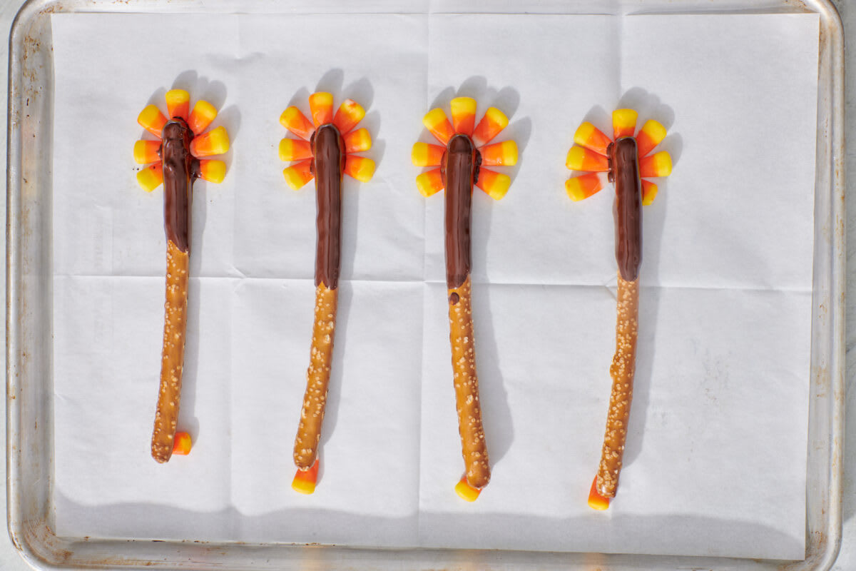 Thanksgiving Turkey Pretzels