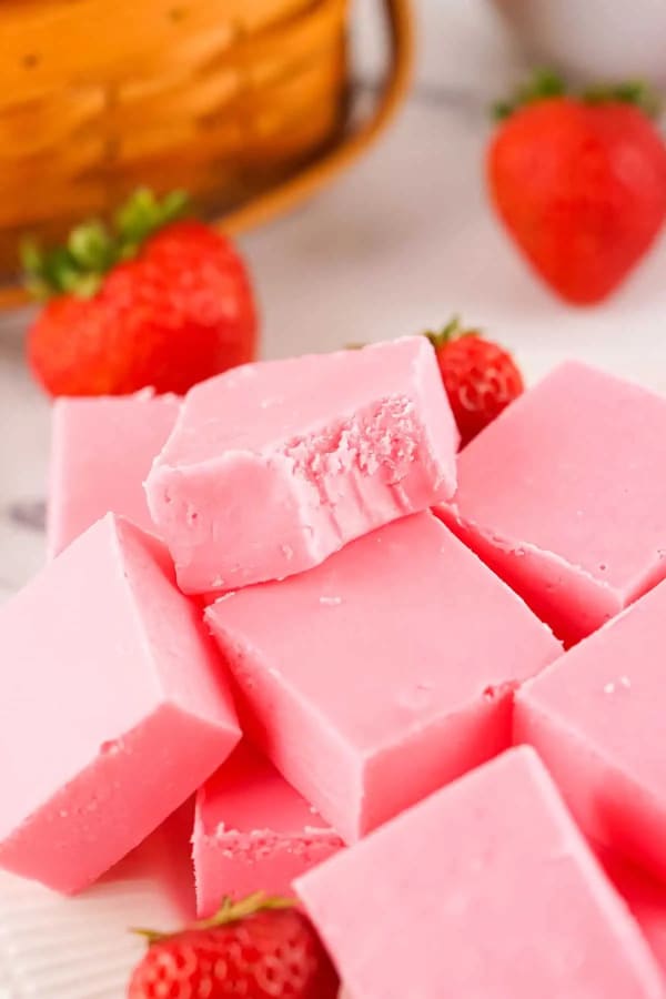 Strawberry Fudge (2 Ingredients) cover