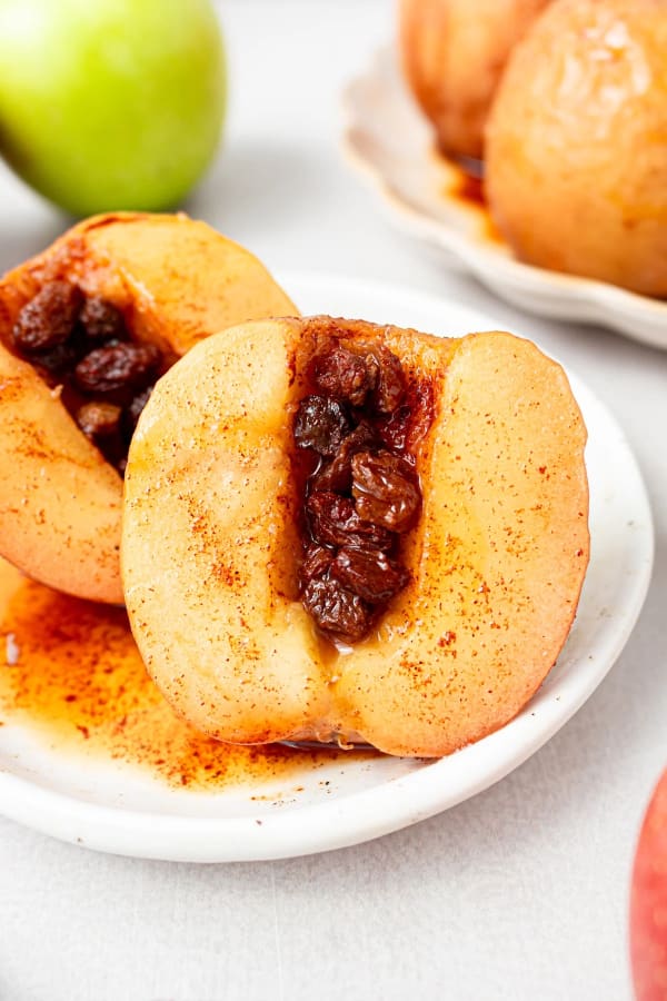 Baked Apples with Cinnamon and Raisins cover