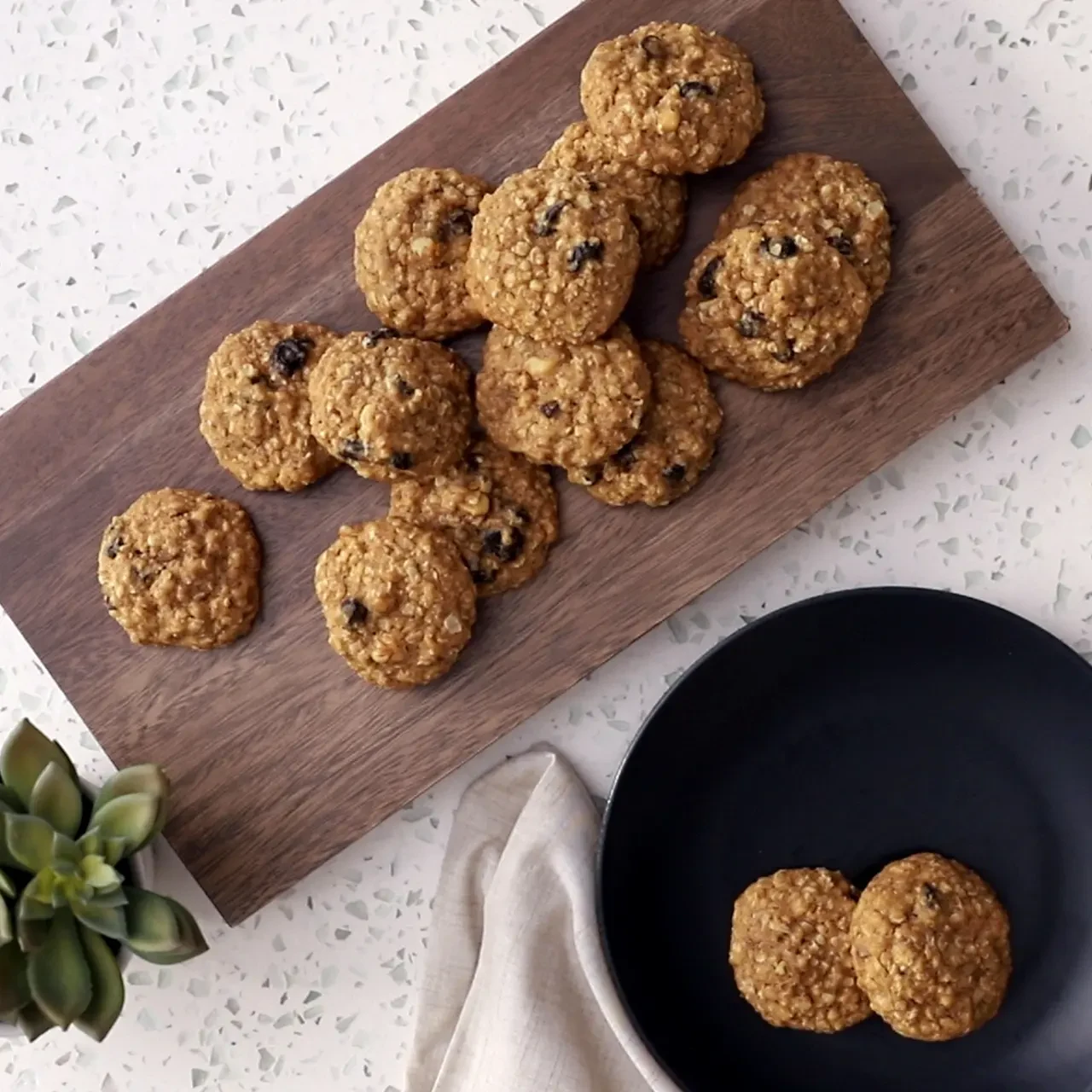Vegan Oatmeal Raisin Cookies
