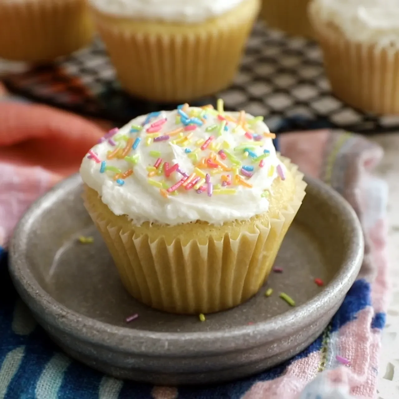 Basic Vanilla Cupcakes with Vanilla Buttercream
