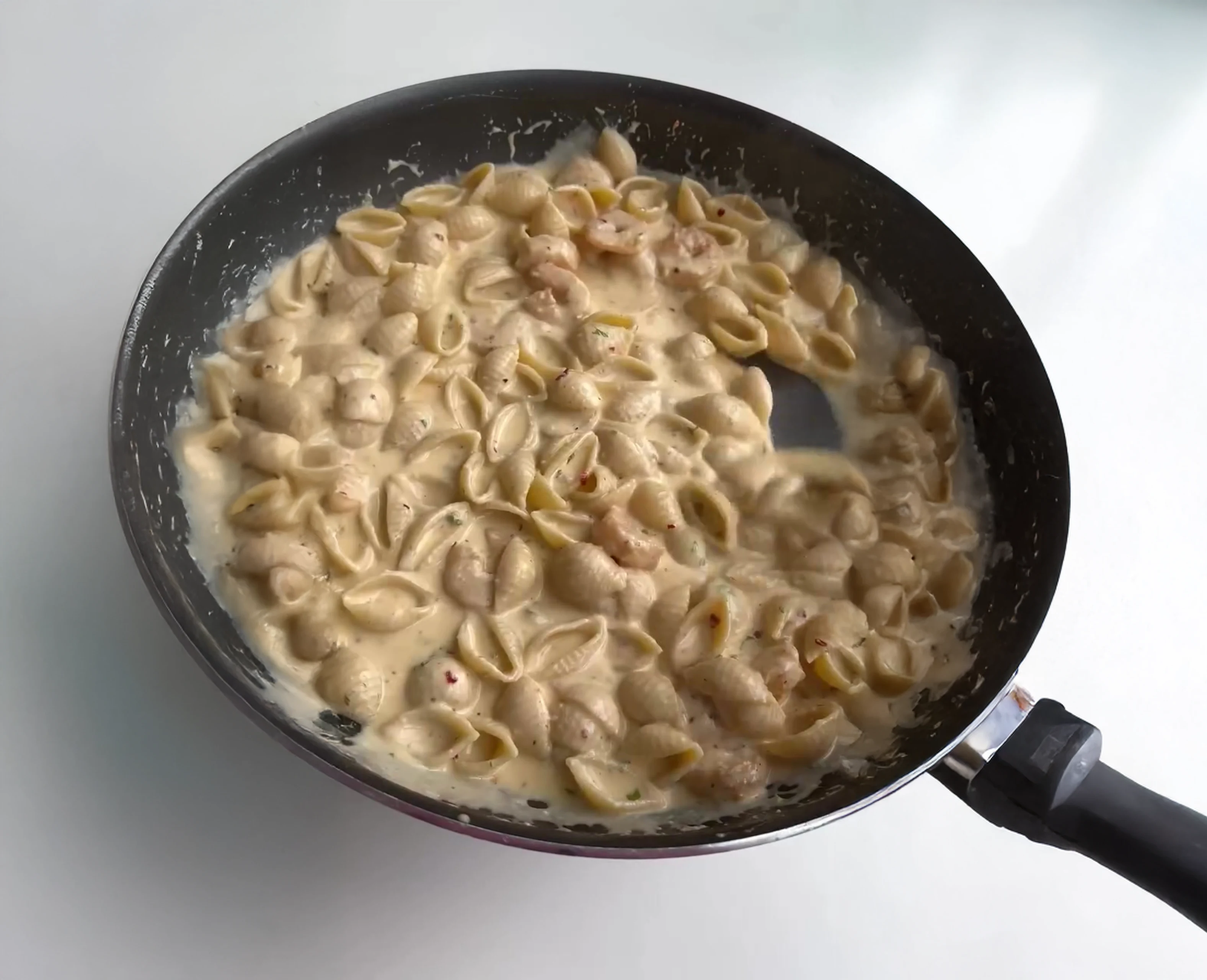 Creamy Garlic Shrimp Pasta
