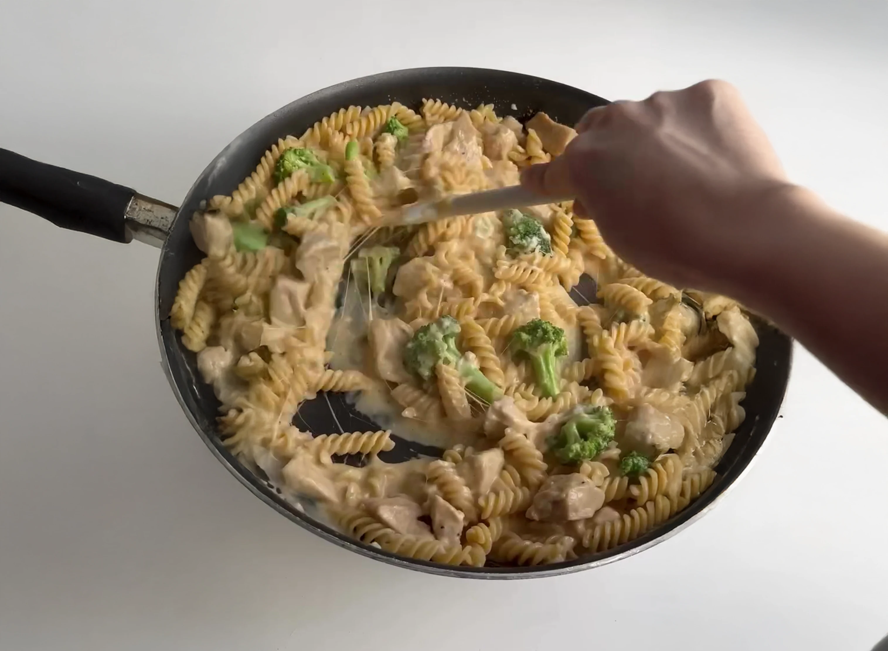 One Pot Chicken Broccoli Alfredo Pasta