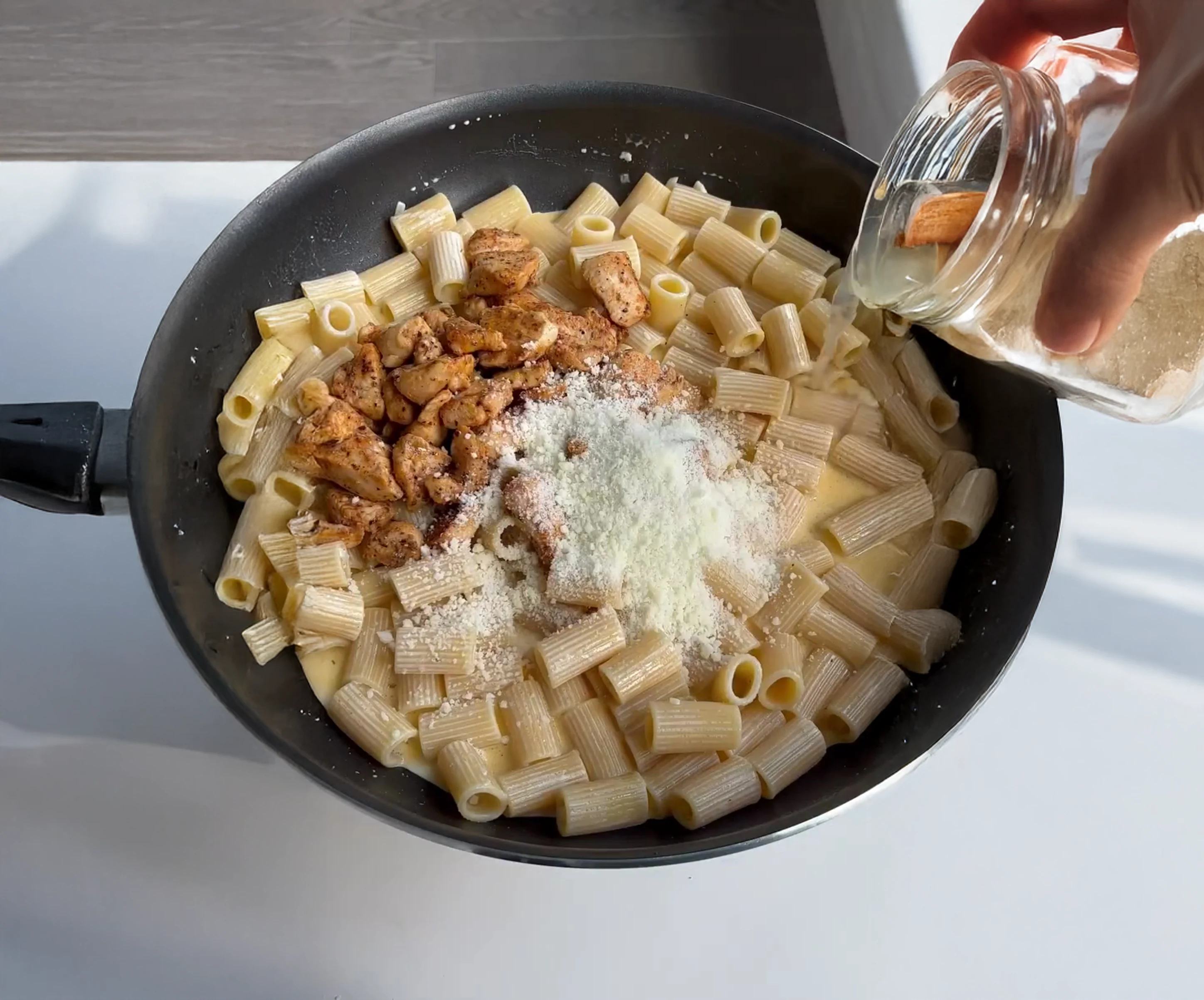 Simple Chicken Alfredo Pasta