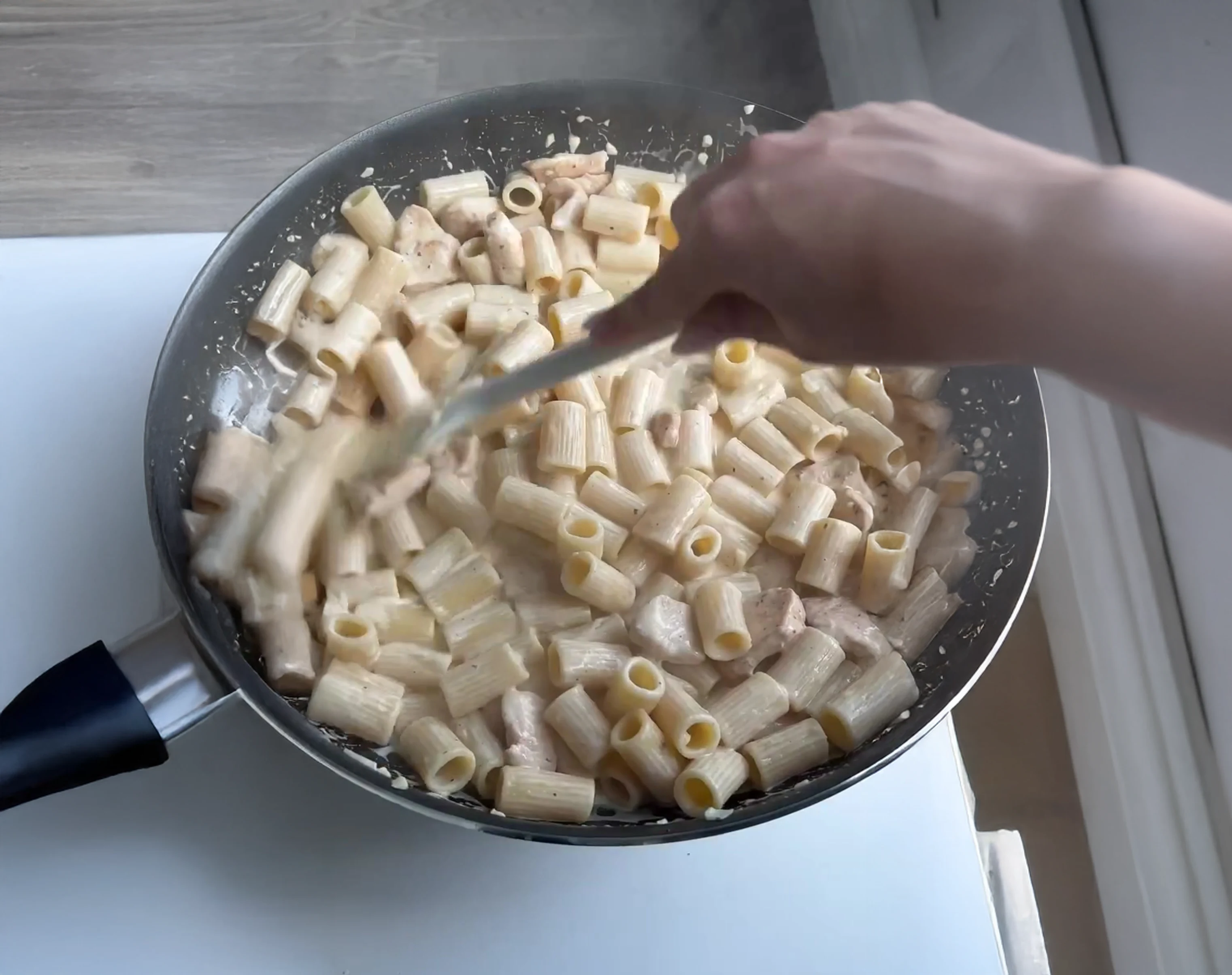 Simple Chicken Alfredo Pasta