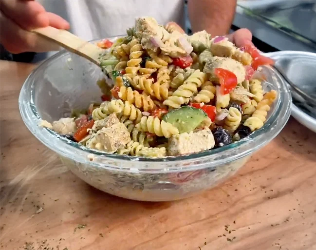 High-Protein Low-Calorie Chicken Pasta Salad