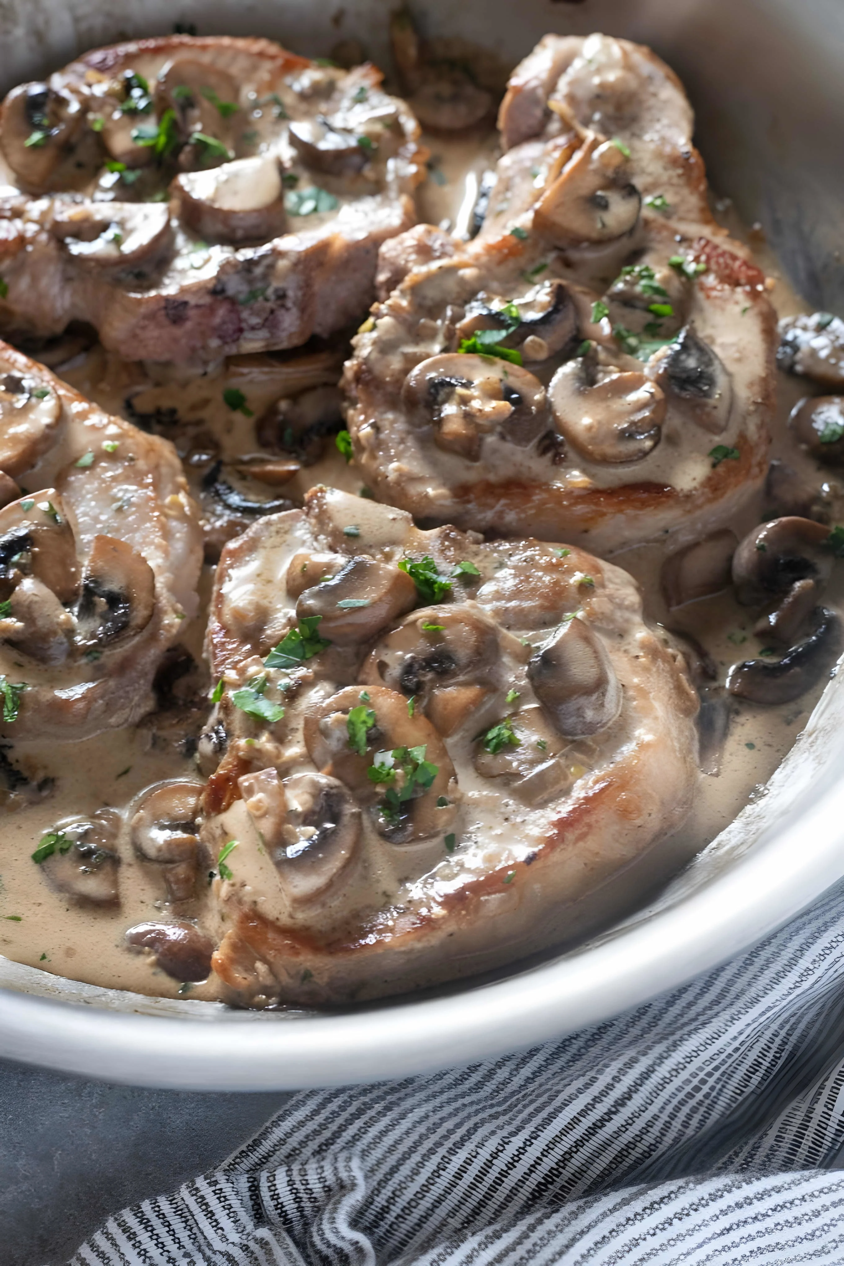 Pork Chops with Creamy Mushroom Sauce