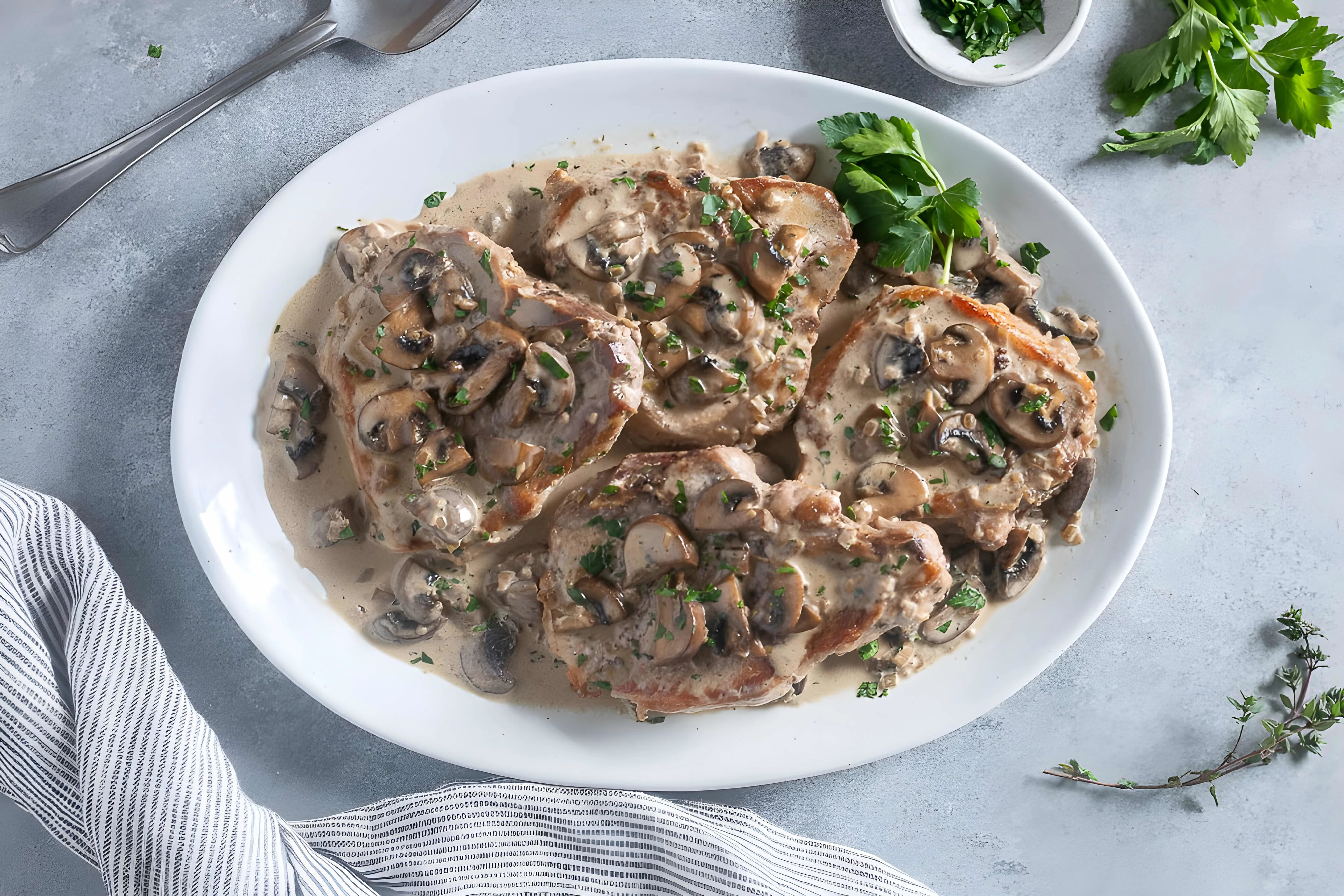 Pork Chops with Creamy Mushroom Sauce