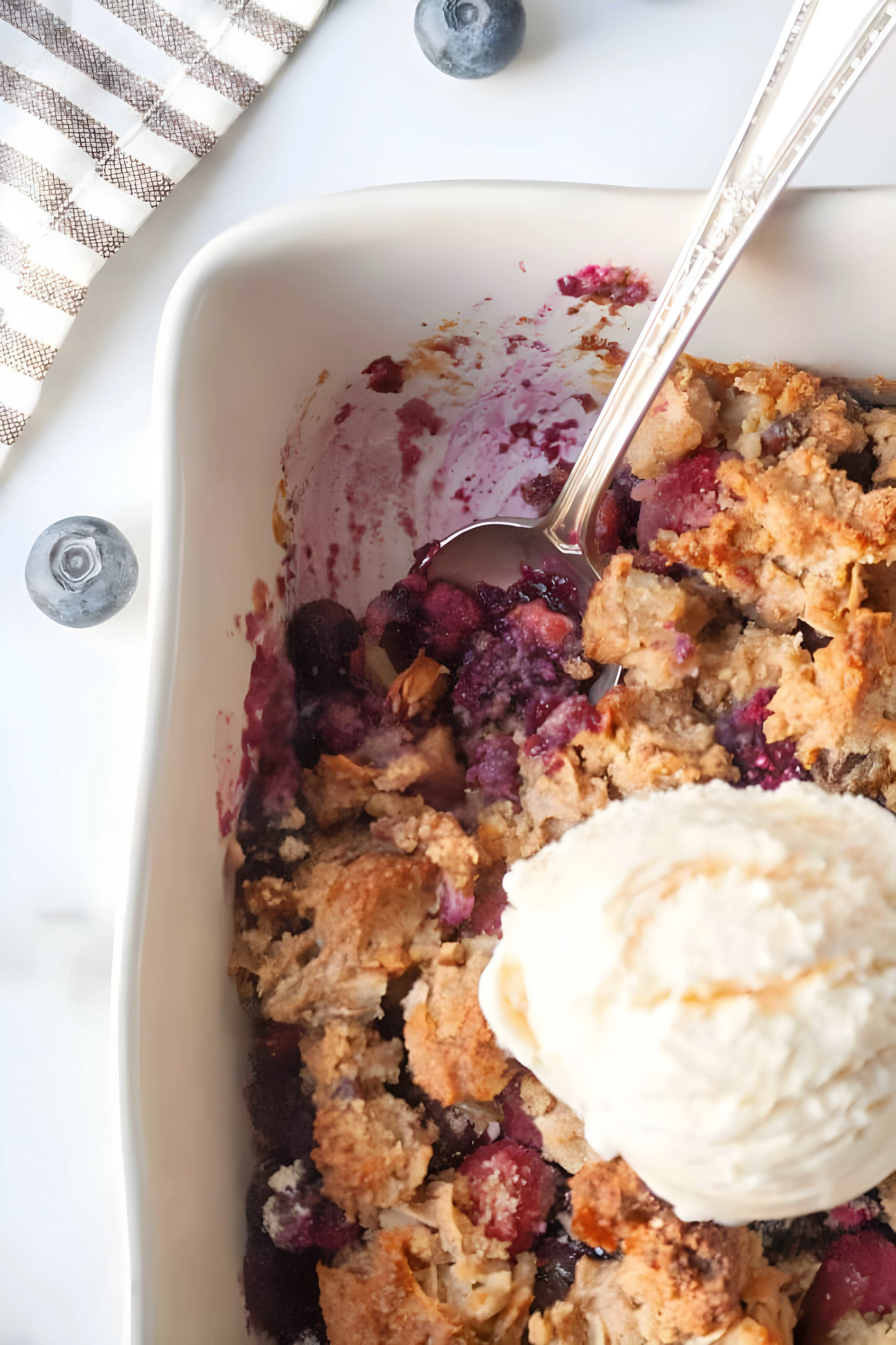 Paleo Vegan Berry Crumble