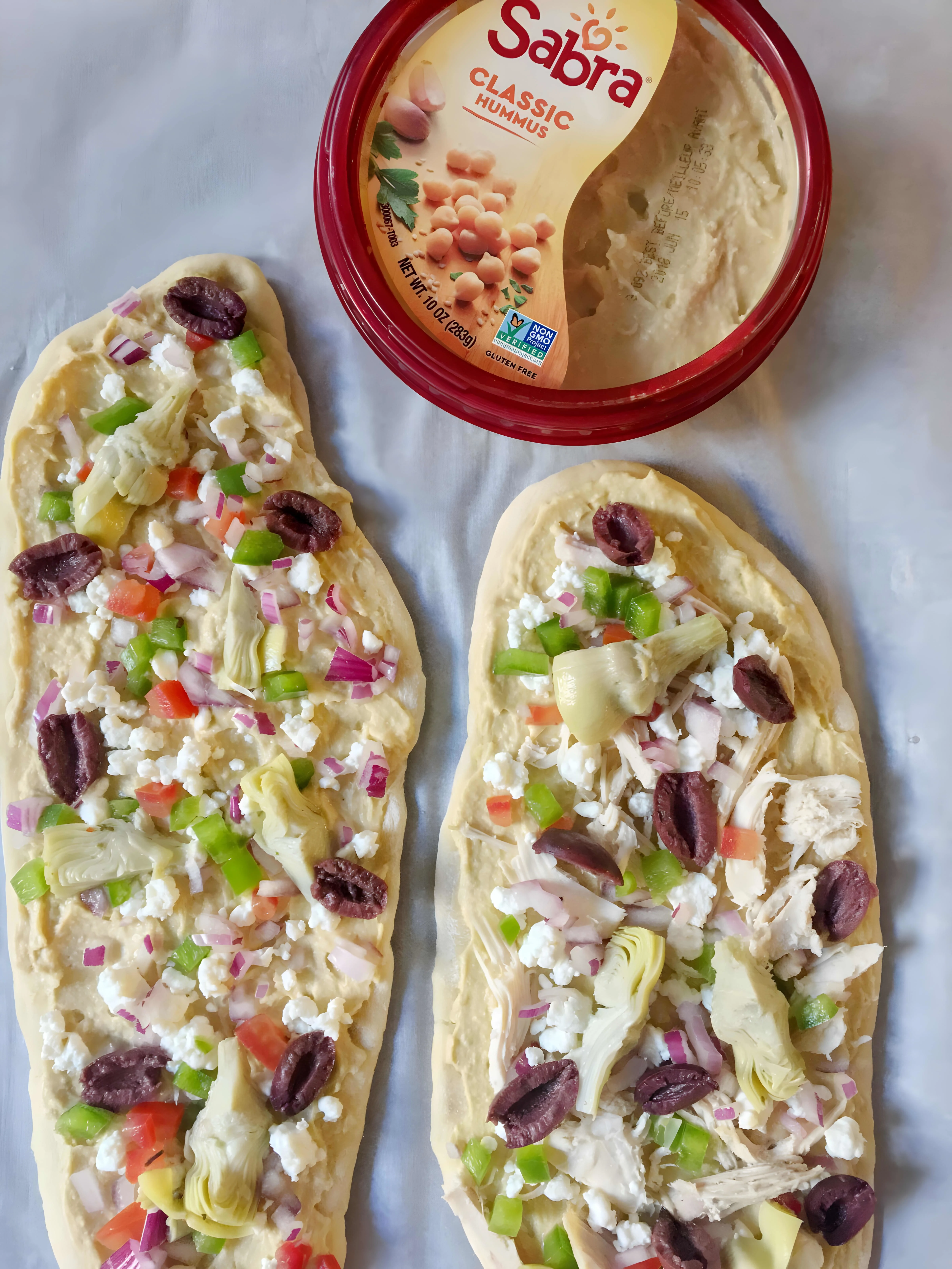 Naan Pizza with Hummus and Vegetables