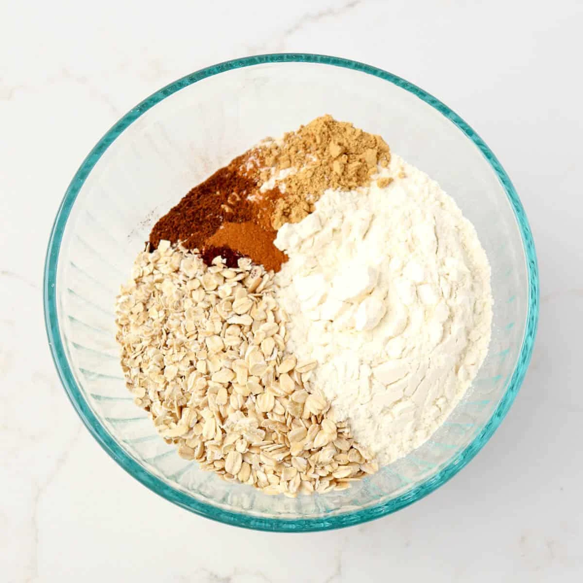 Chewy & Spicy Oatmeal Raisin Cookies