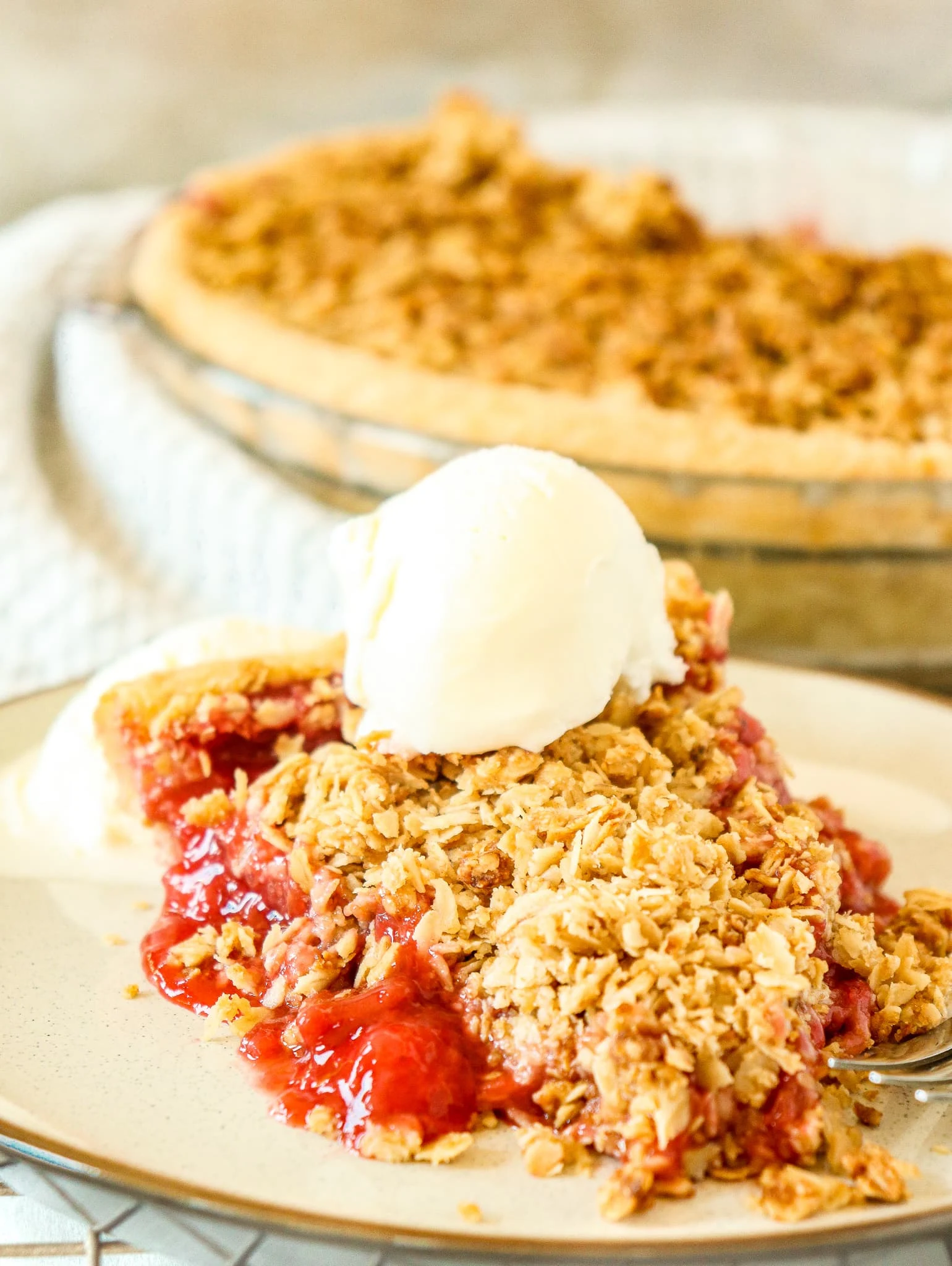 Strawberry Rhubarb Crumble Pie