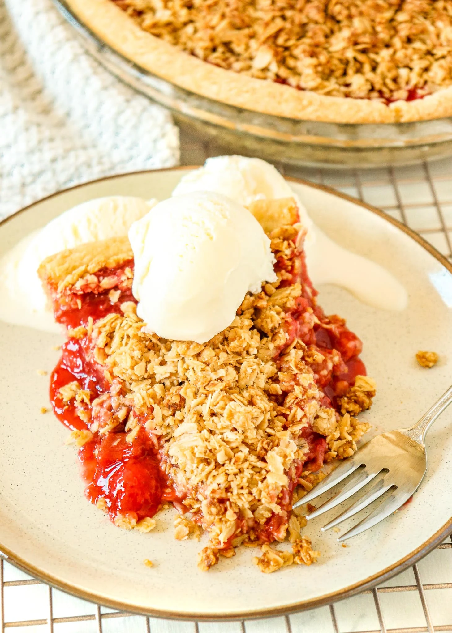 Strawberry Rhubarb Crumble Pie