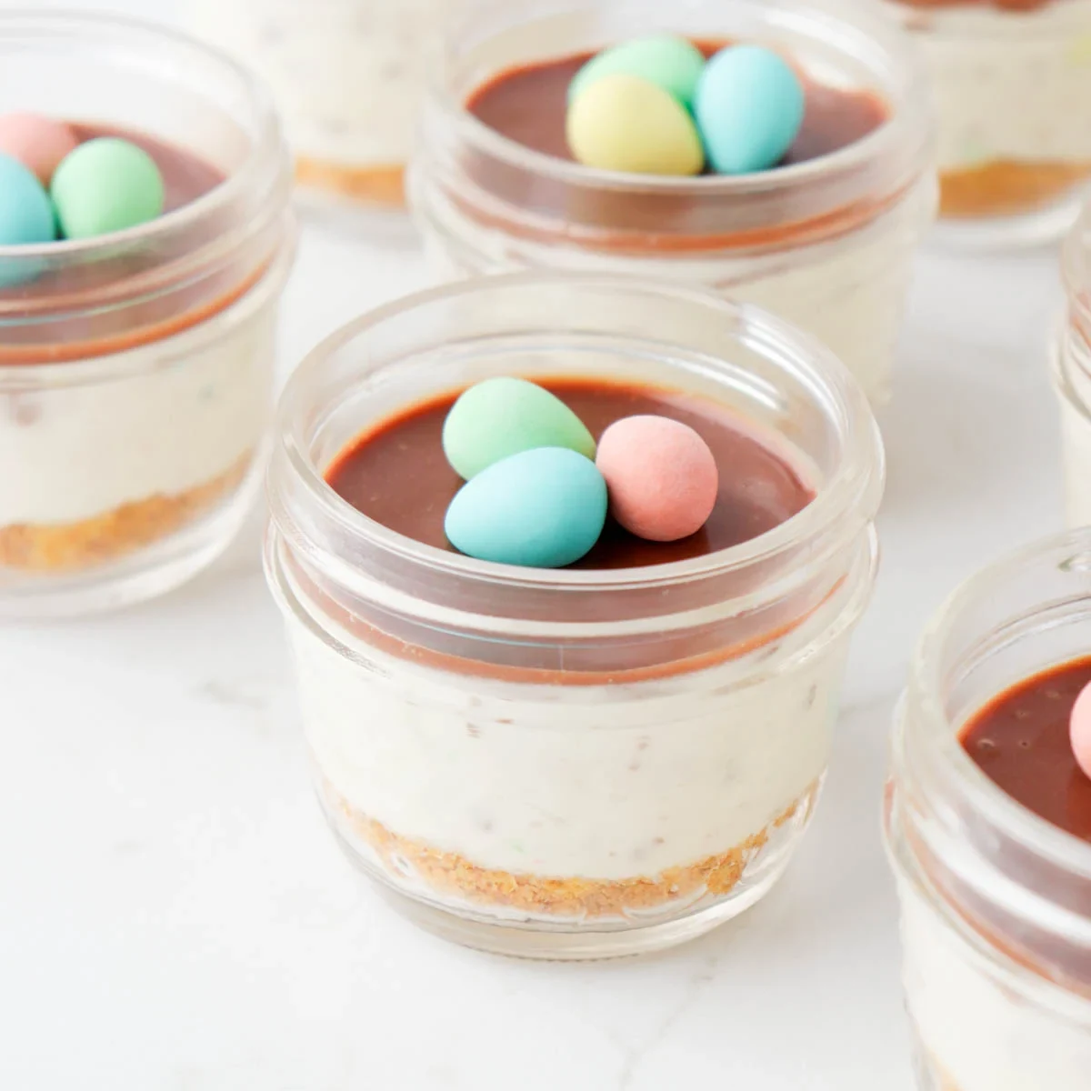 No-Bake Mini Egg Cheesecakes in a Jar