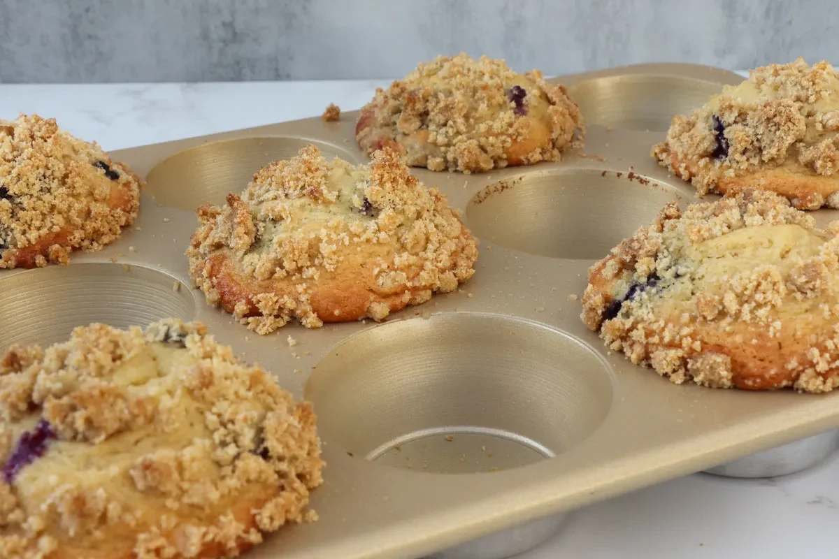 Blueberry Muffins with Crumb Topping