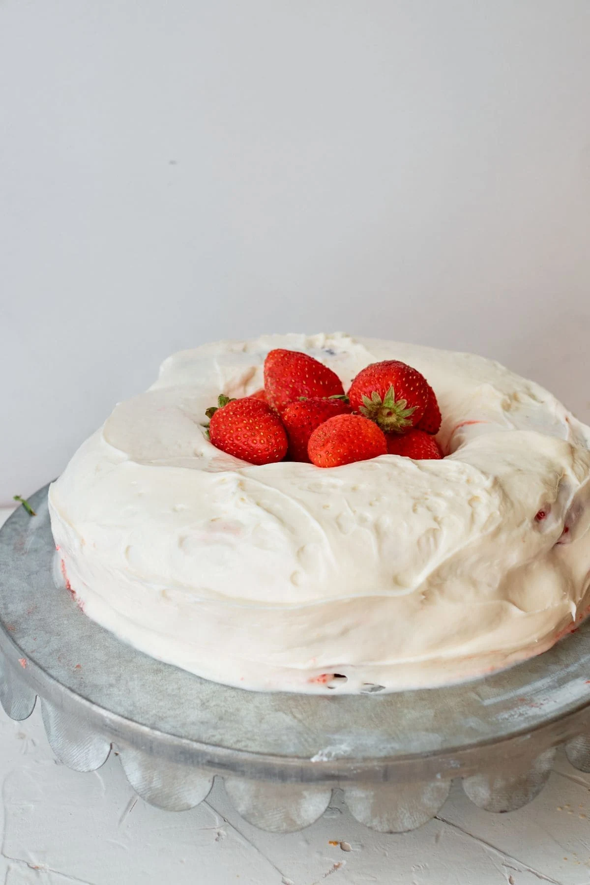 Easy Vanilla Cake with Strawberry Filling
