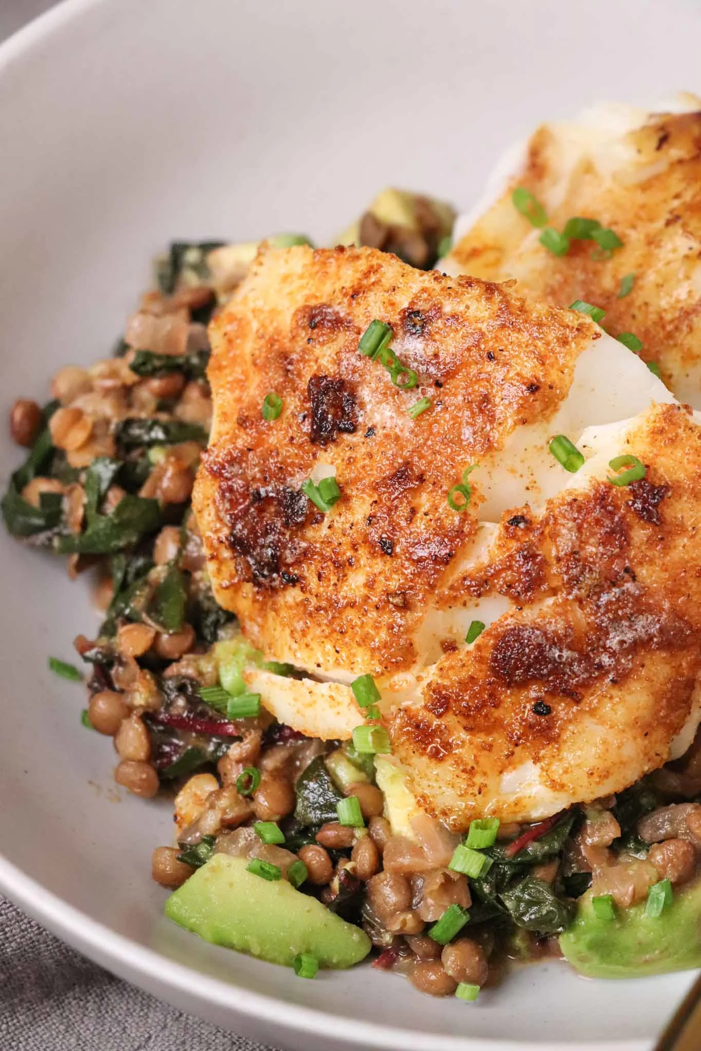 Seasoned Cod Fish with Lentils and Avocado