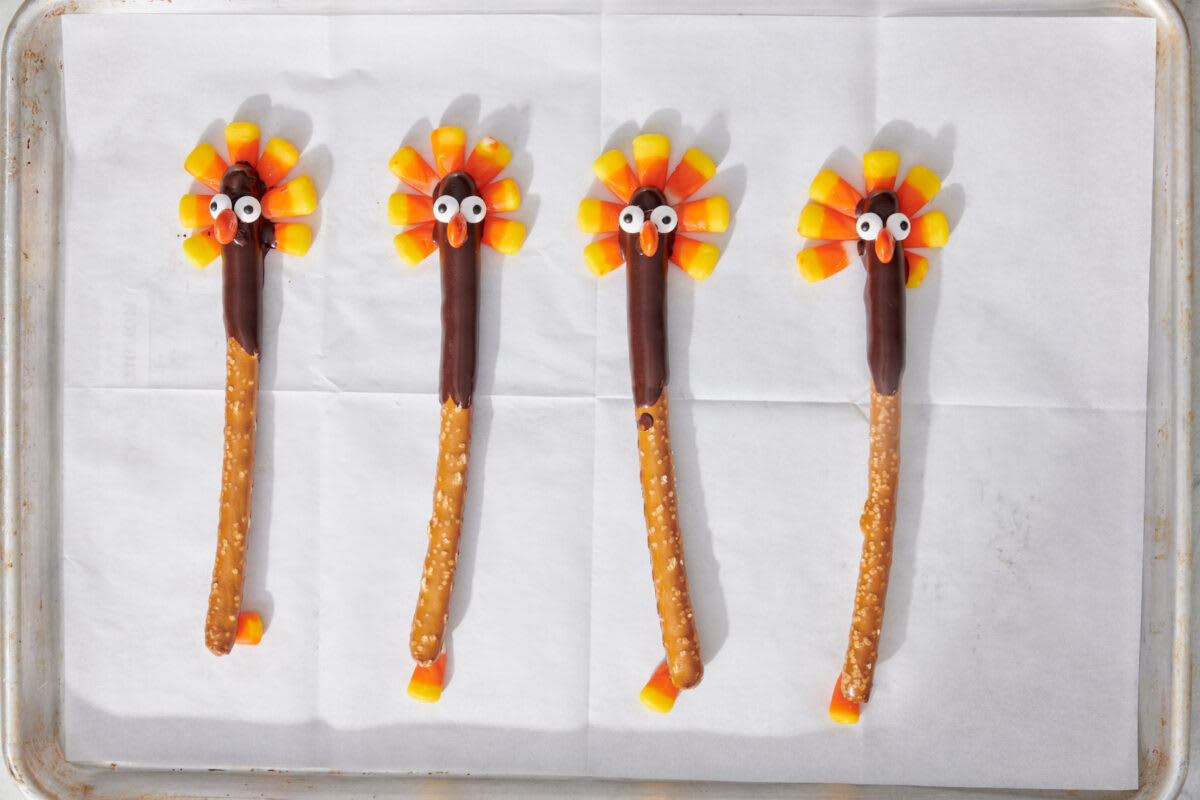 Thanksgiving Turkey Pretzels