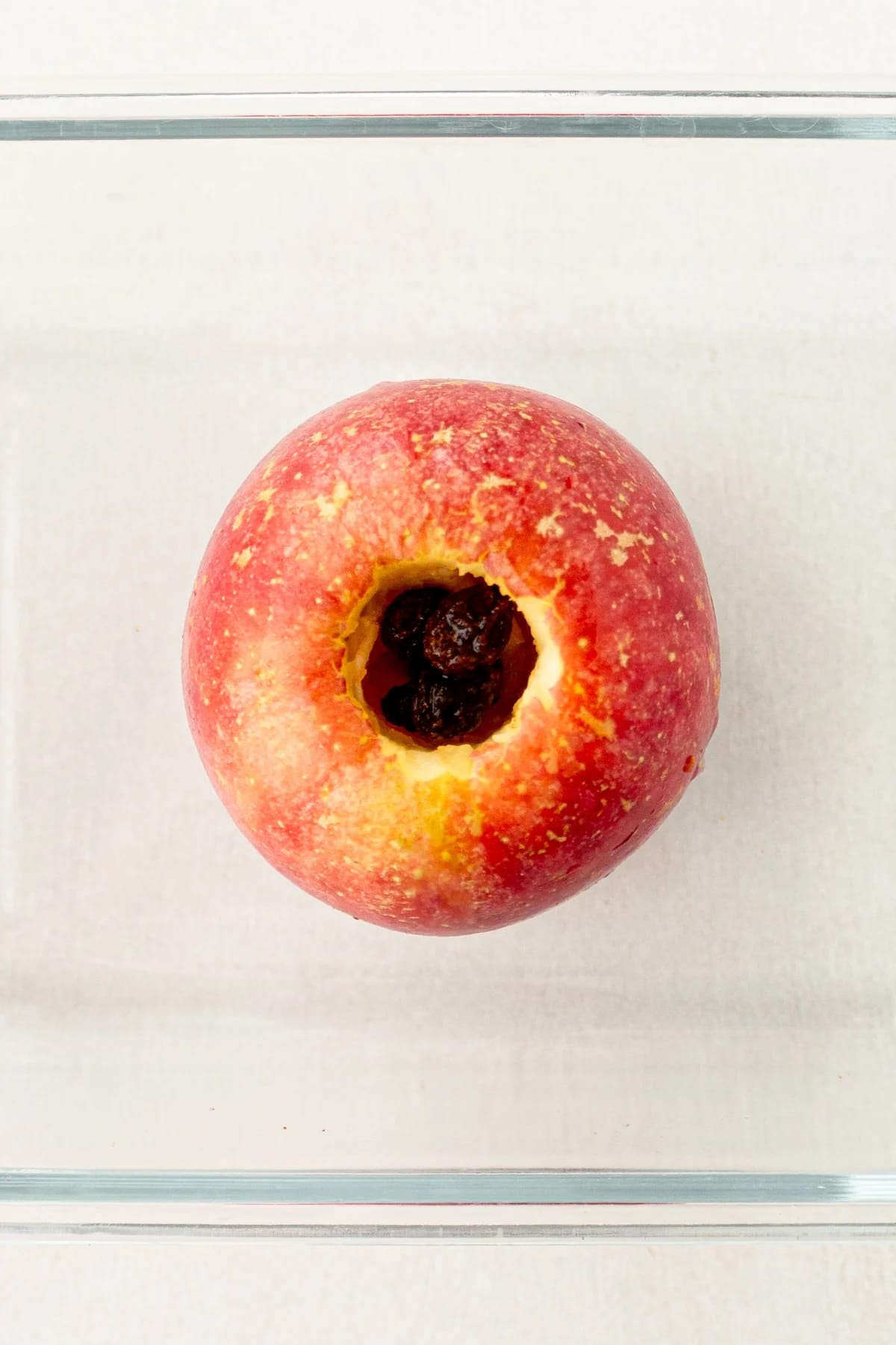 Baked Apples with Cinnamon and Raisins