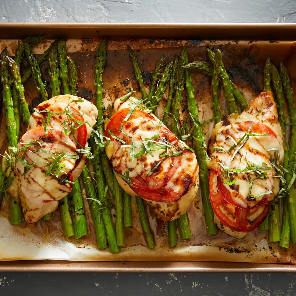 30-Minute Sheet Pan Chicken Caprese