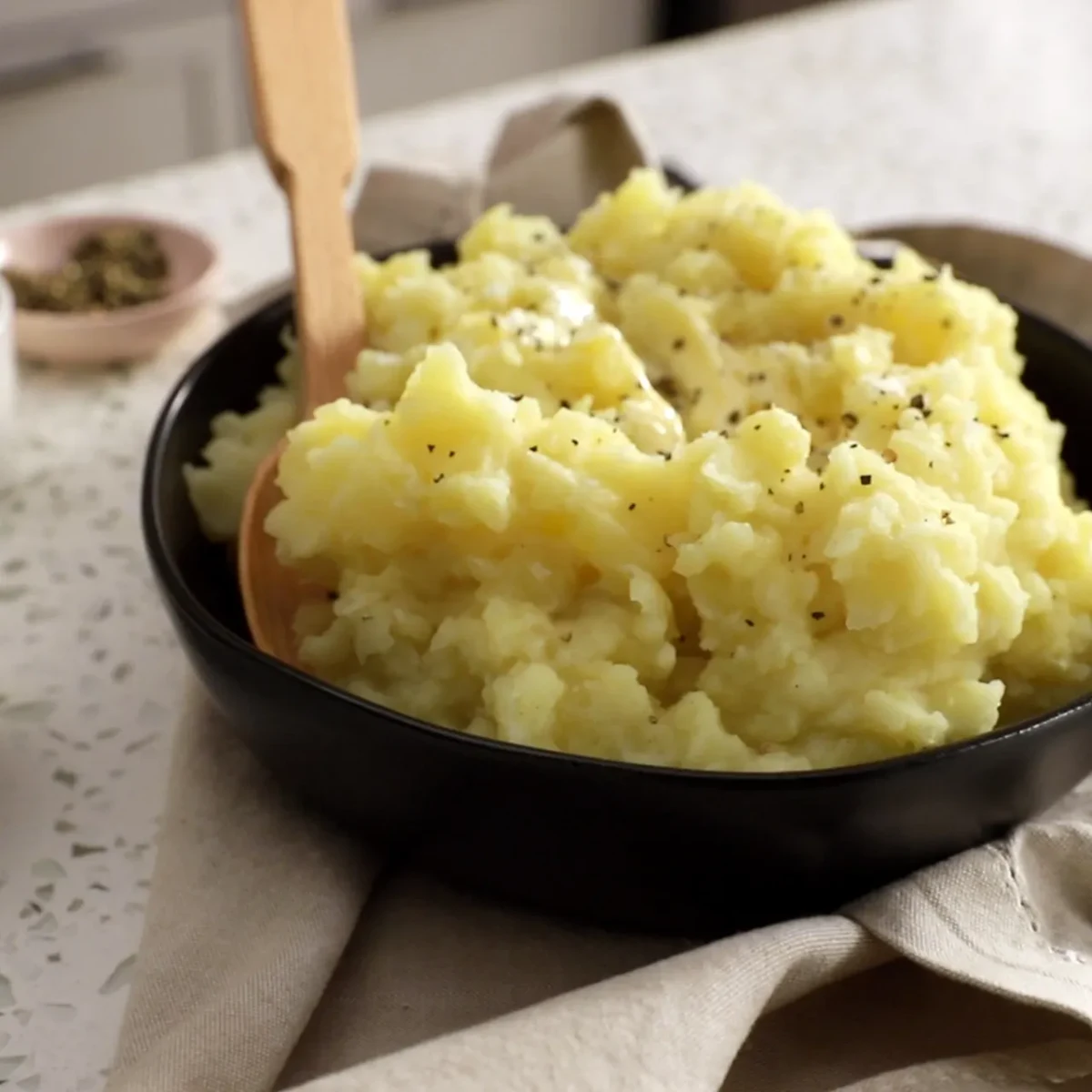 Vegan Mashed Potatoes with Roasted Garlic