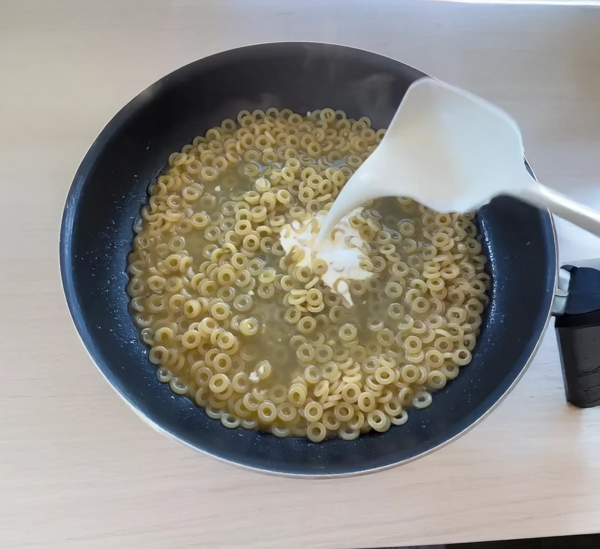 One Pot Creamy Pesto Pasta