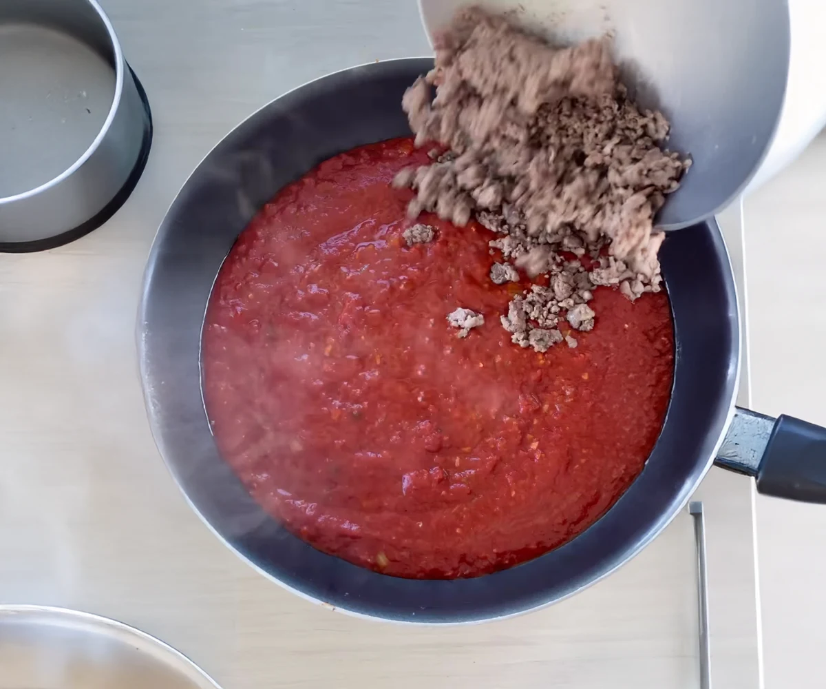 Bolognese with Burrata