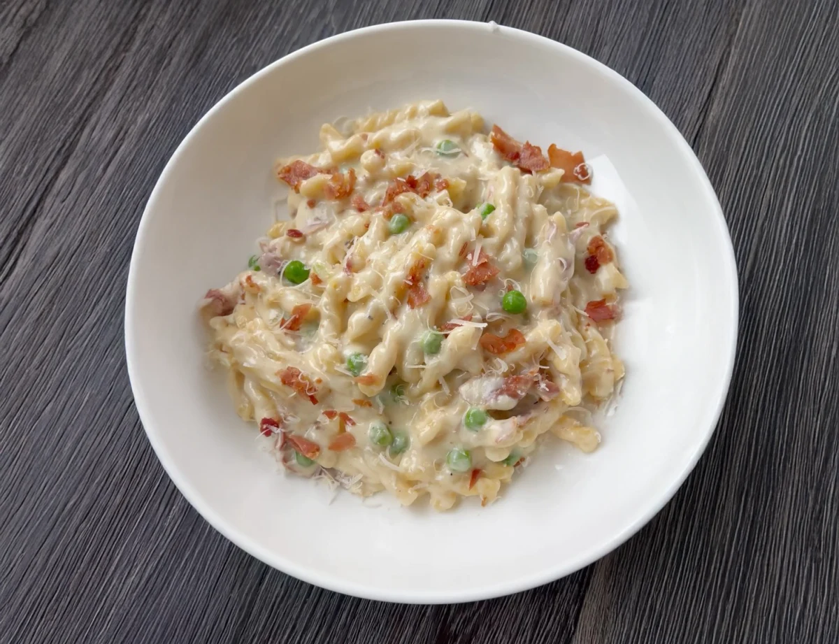 Creamy Gemelli Pasta with Peas & Prosciutto