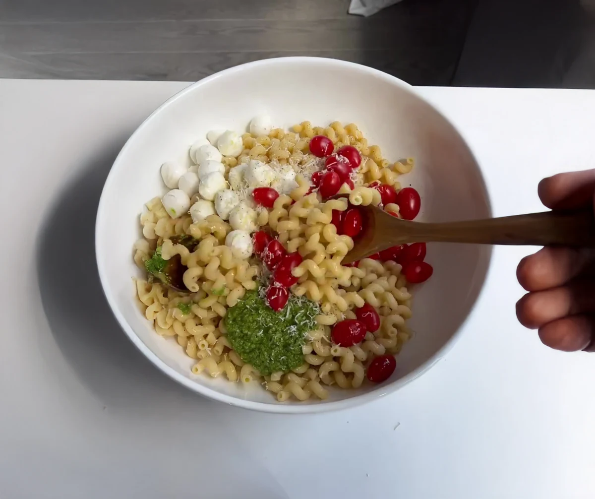 Pesto Caprese Pasta Salad