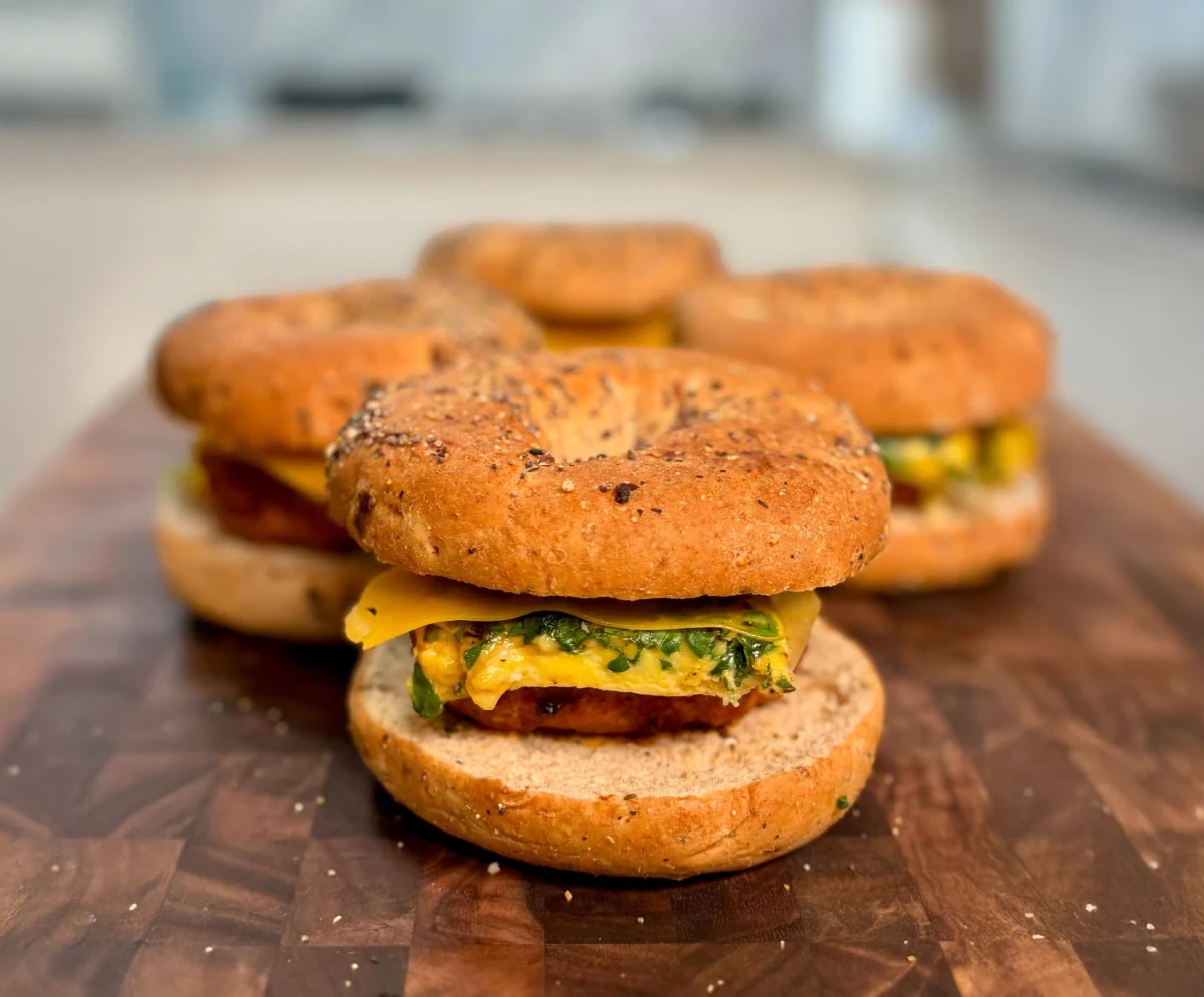 High-Protein Low-Calorie Breakfast Bagel Meal Prep