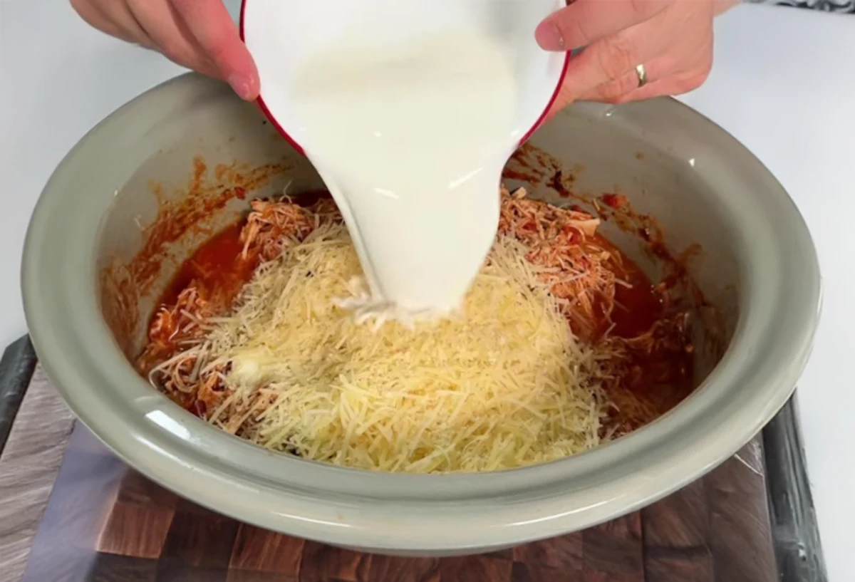 Creamy Tomato Basil Chicken Pasta (Crockpot)