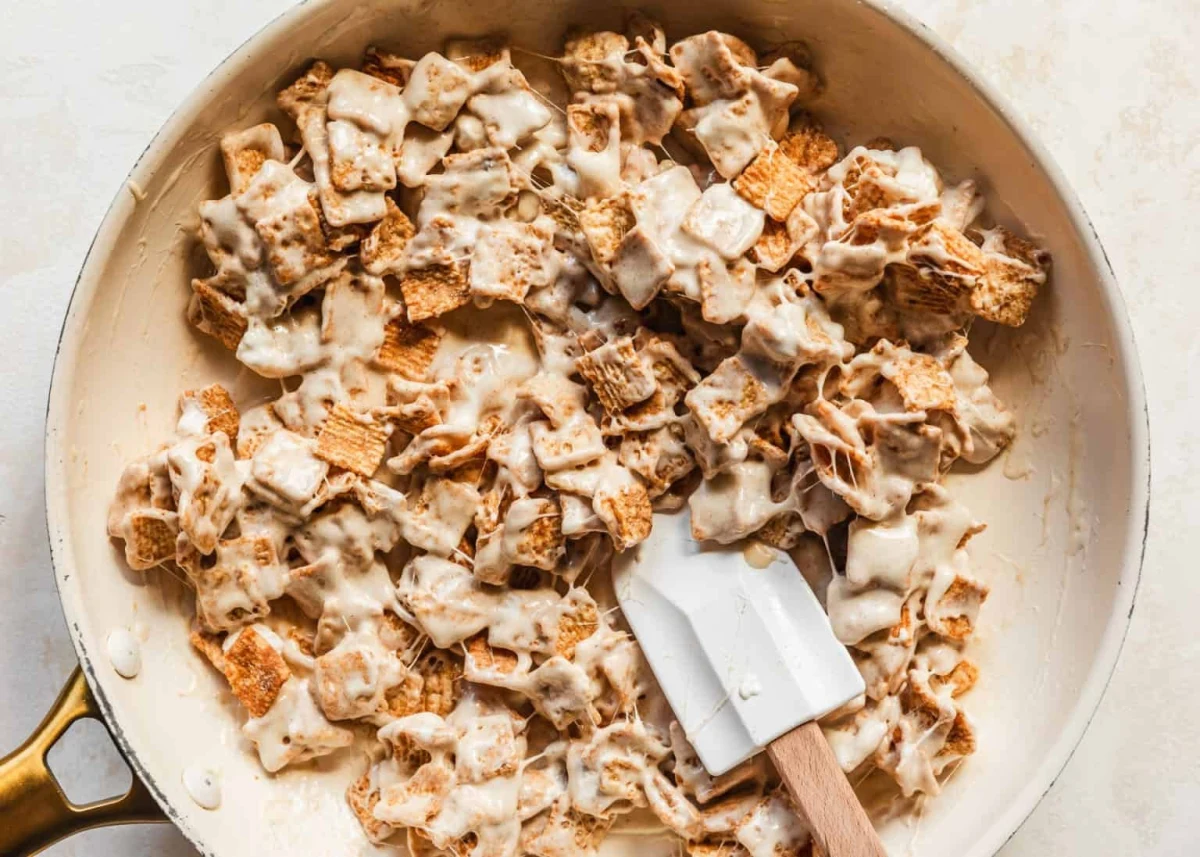 Small Batch Cinnamon Toast Crunch Marshmallow Treats