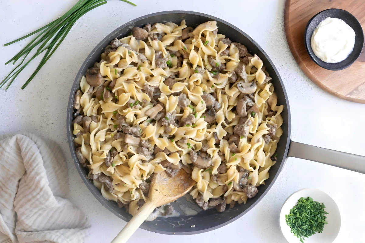 One Pot Ground Beef Stroganoff