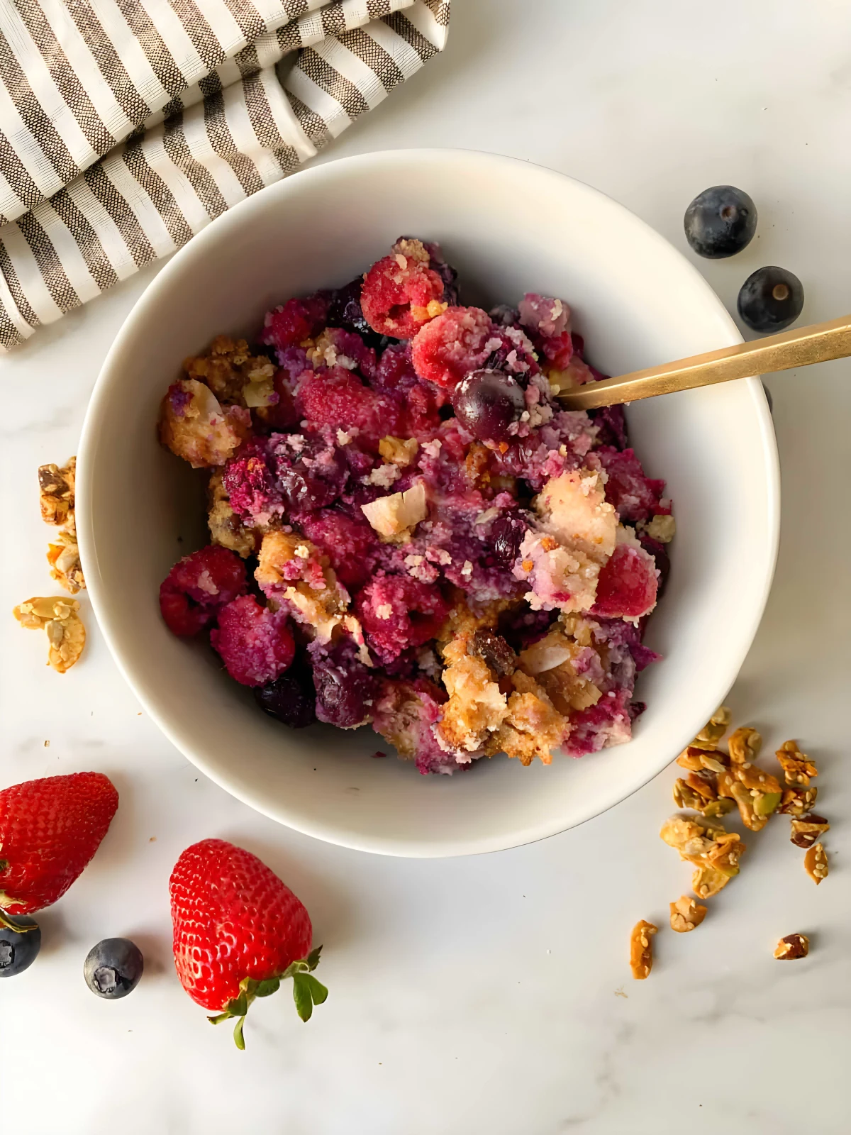 Paleo Vegan Berry Crumble