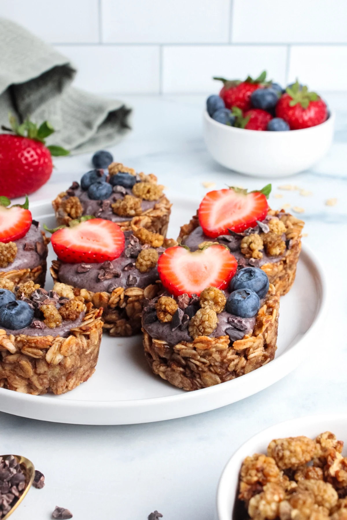 Oatmeal Cups with Acai Yogurt
