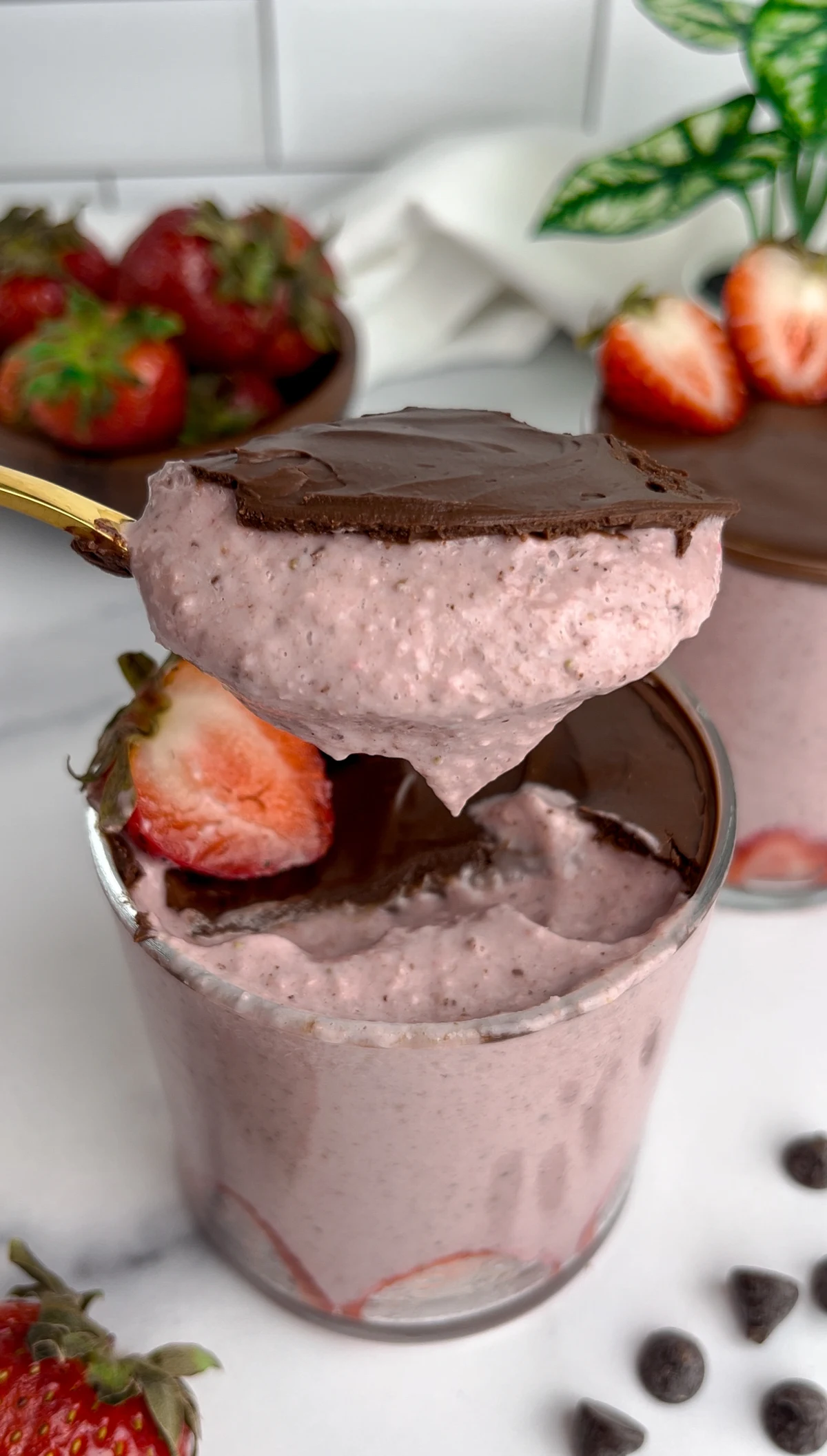 Chocolate Covered Strawberry Blended Overnight Oats