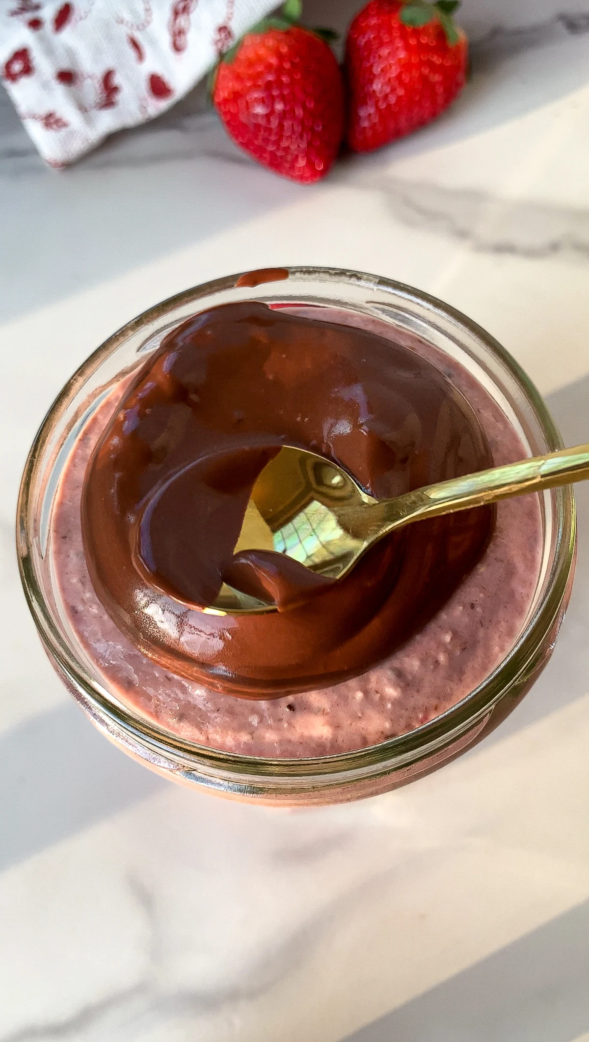 Chocolate Covered Strawberry Blended Overnight Oats
