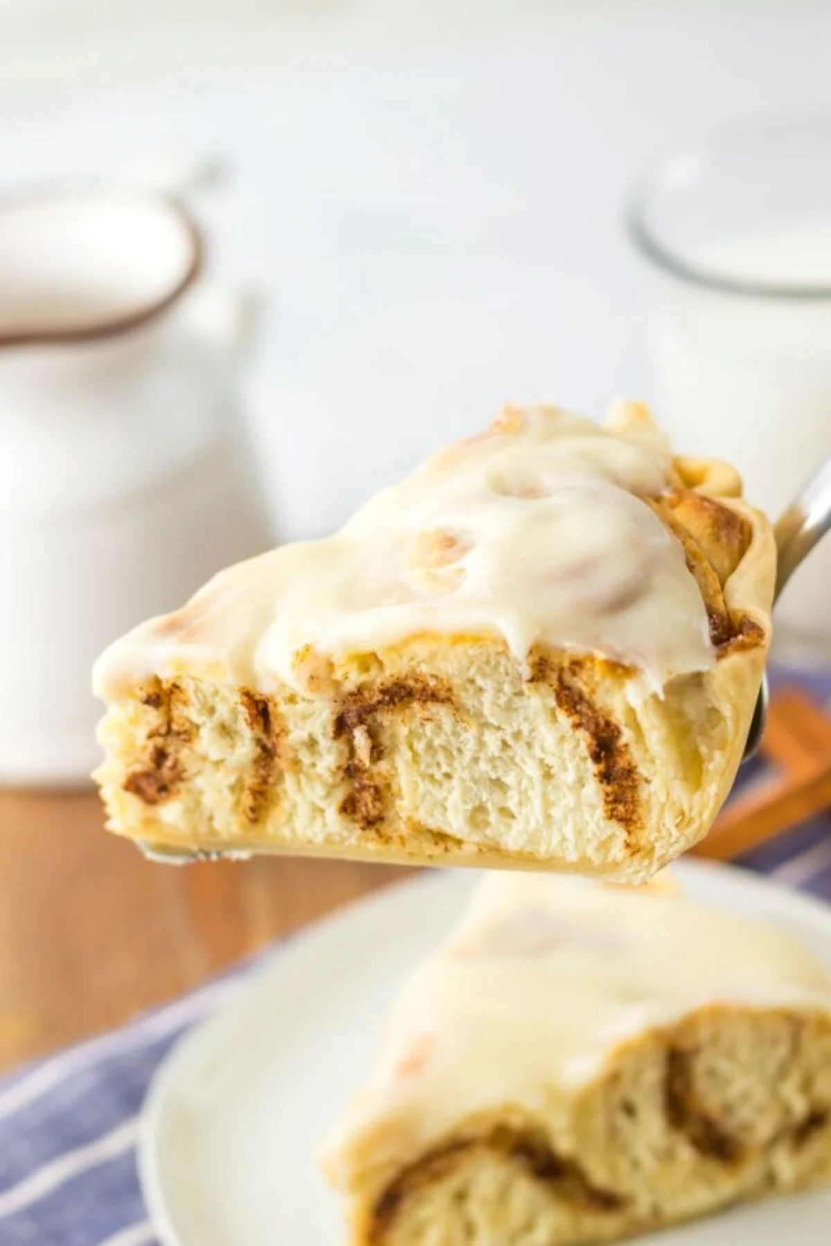 Cinnamon Roll Pie