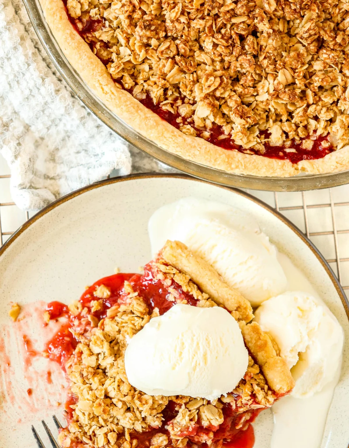 Strawberry Rhubarb Crumble Pie