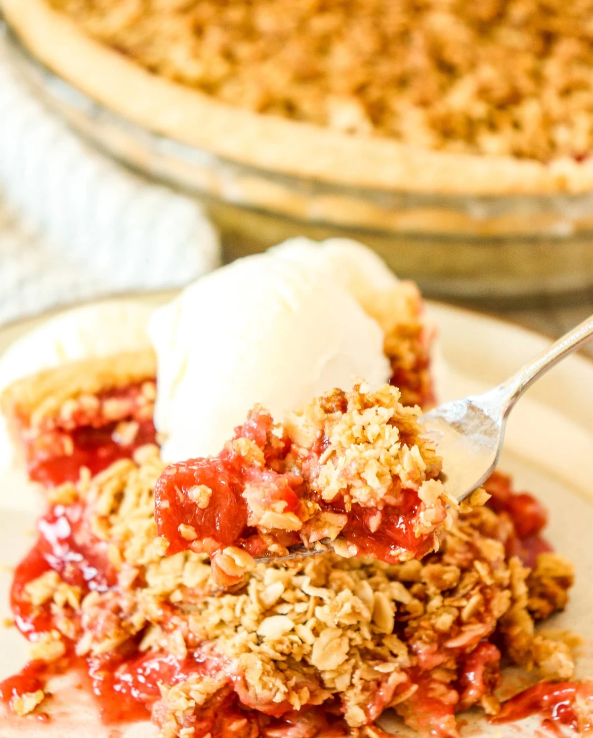 Strawberry Rhubarb Crumble Pie