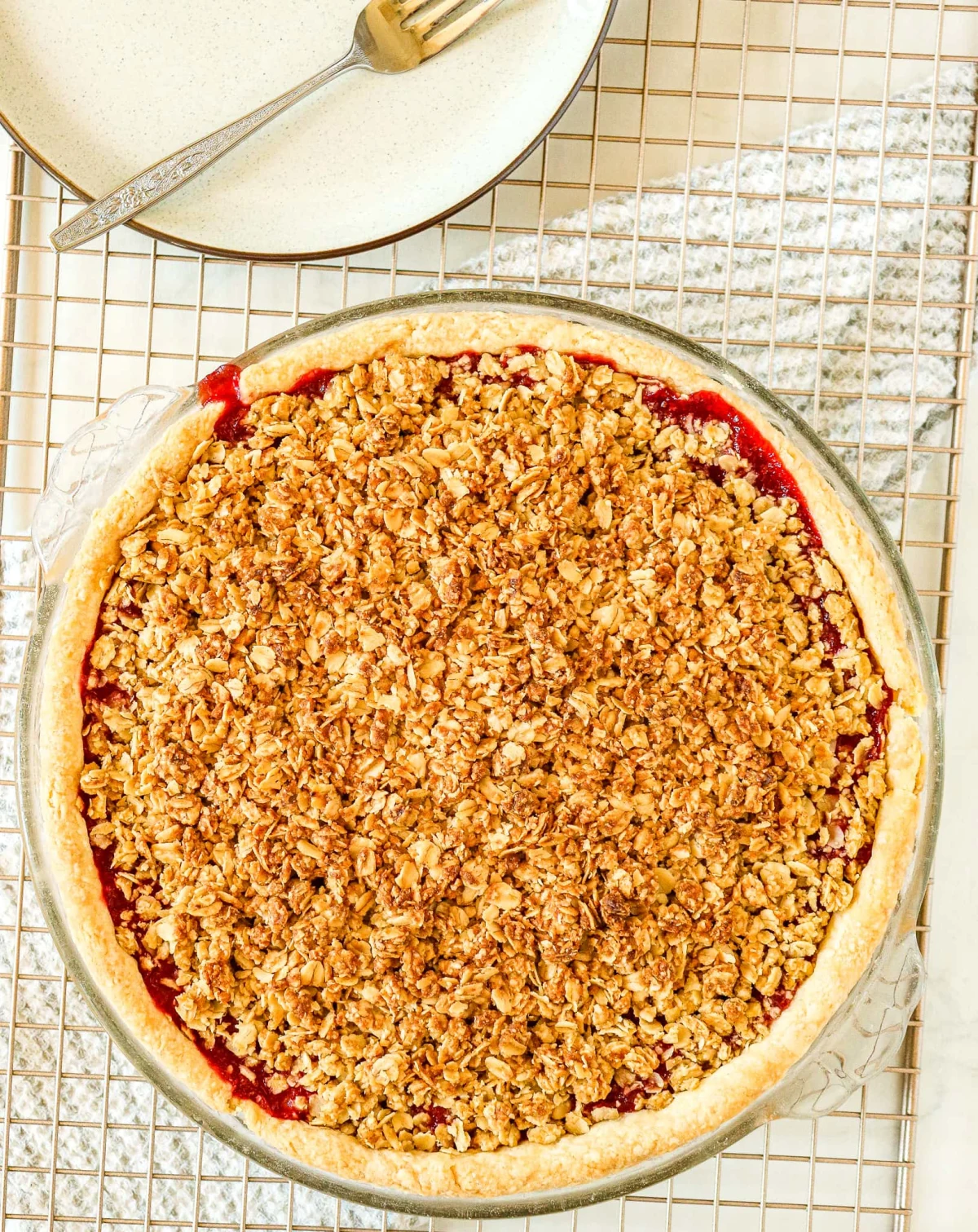 Strawberry Rhubarb Crumble Pie