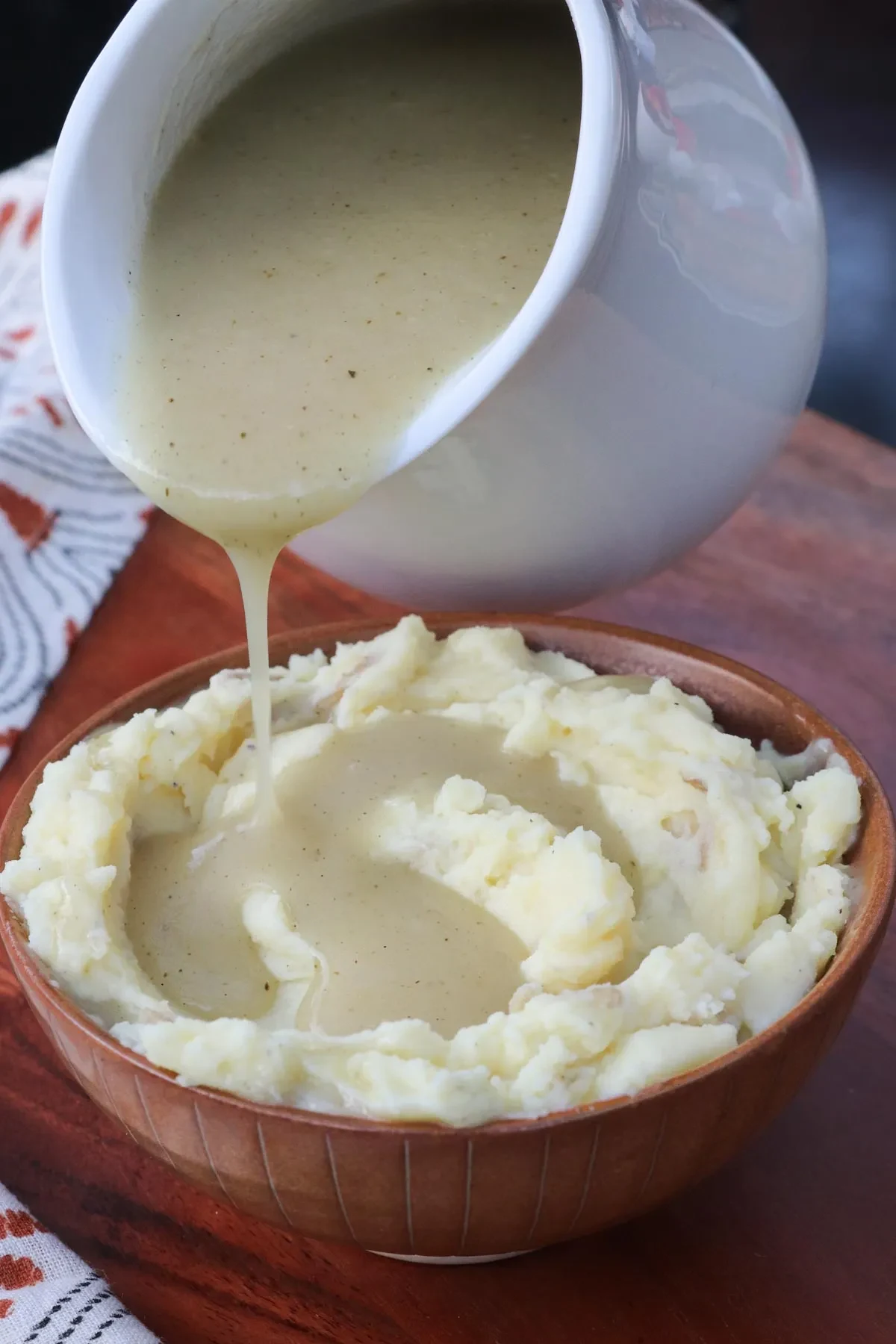 How to Make Gravy (Simple and Easy)