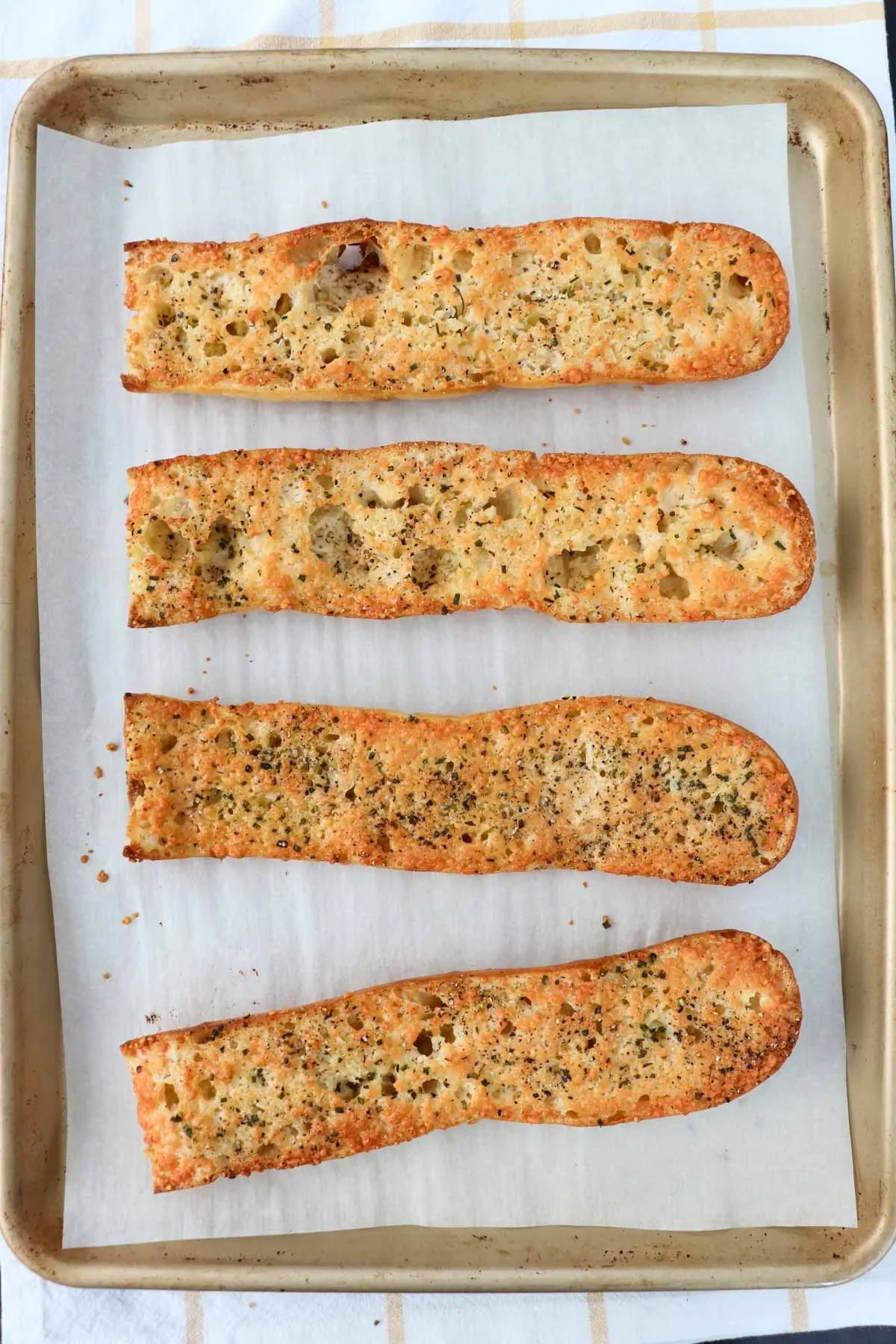 Easy Parmesan Cheese Bread with Chives and Black Pepper