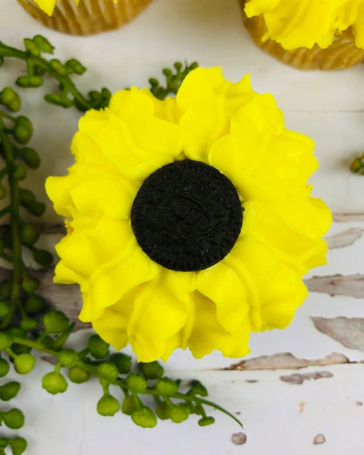 Oreo Sunflower Cupcakes