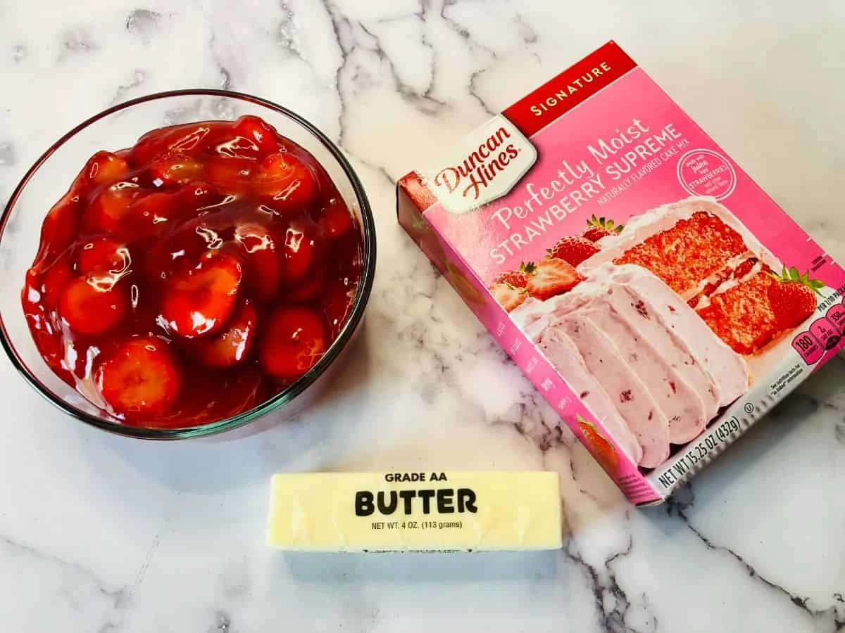 Crock Pot Strawberry Dump Cake