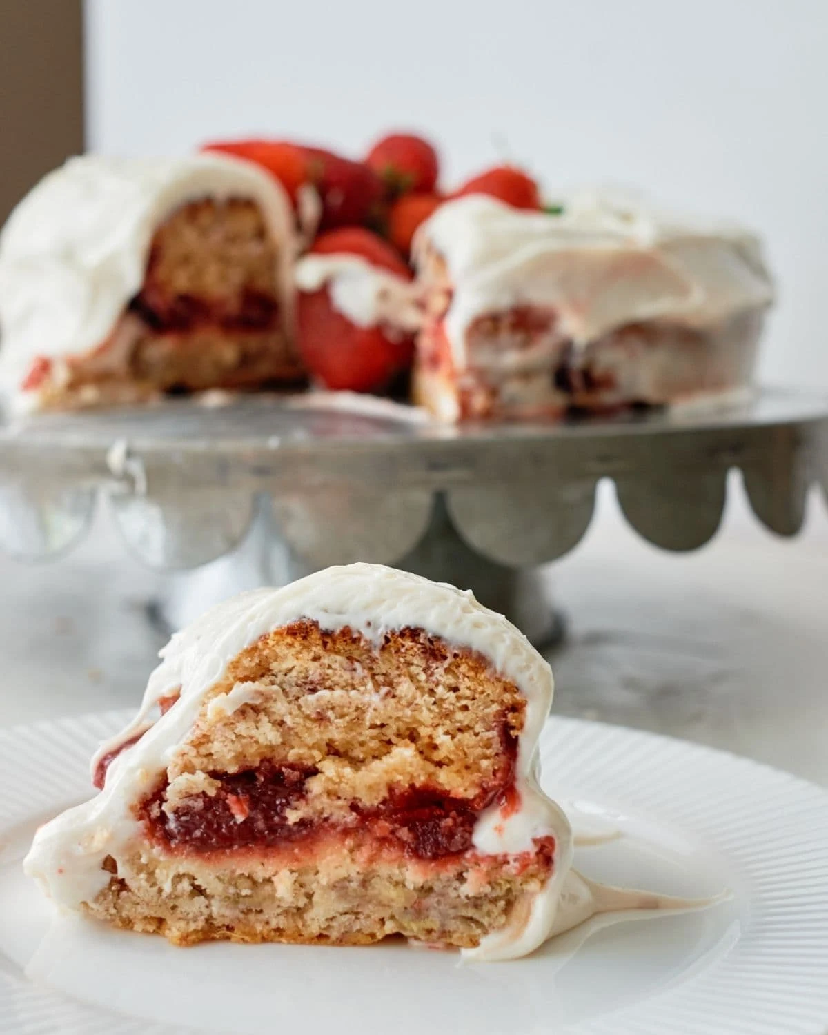 Easy Vanilla Cake with Strawberry Filling