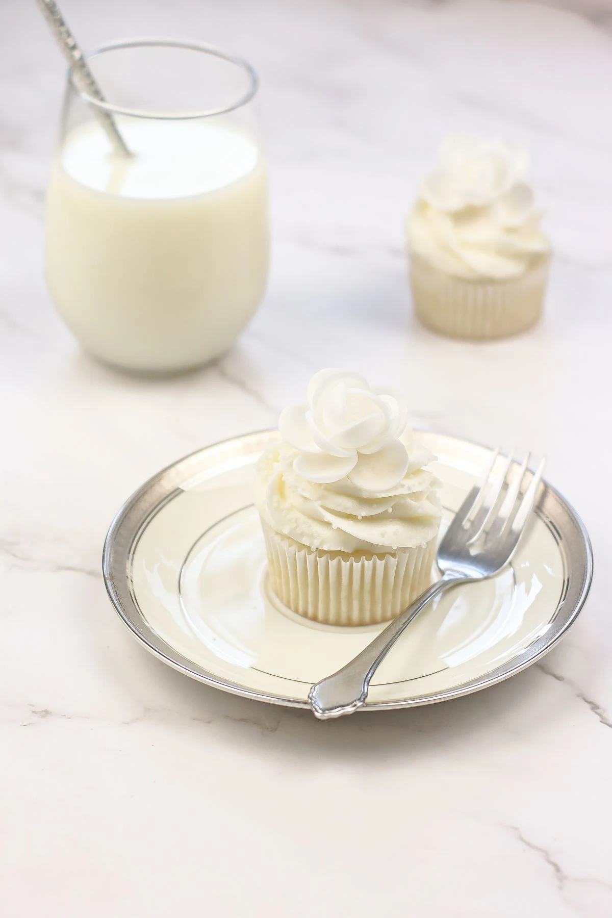 White Wedding Cake Cupcakes