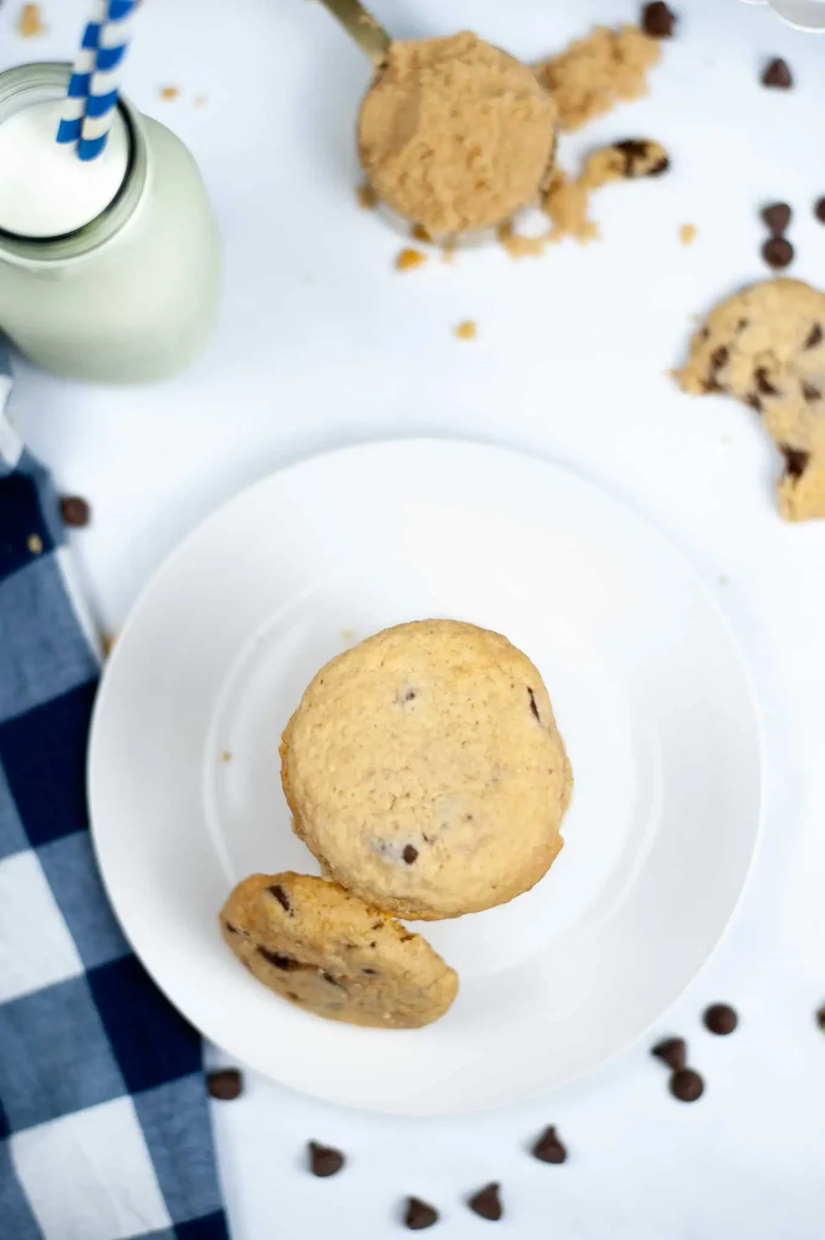 Air Fryer Bakery-Style Chocolate Chip Cookies