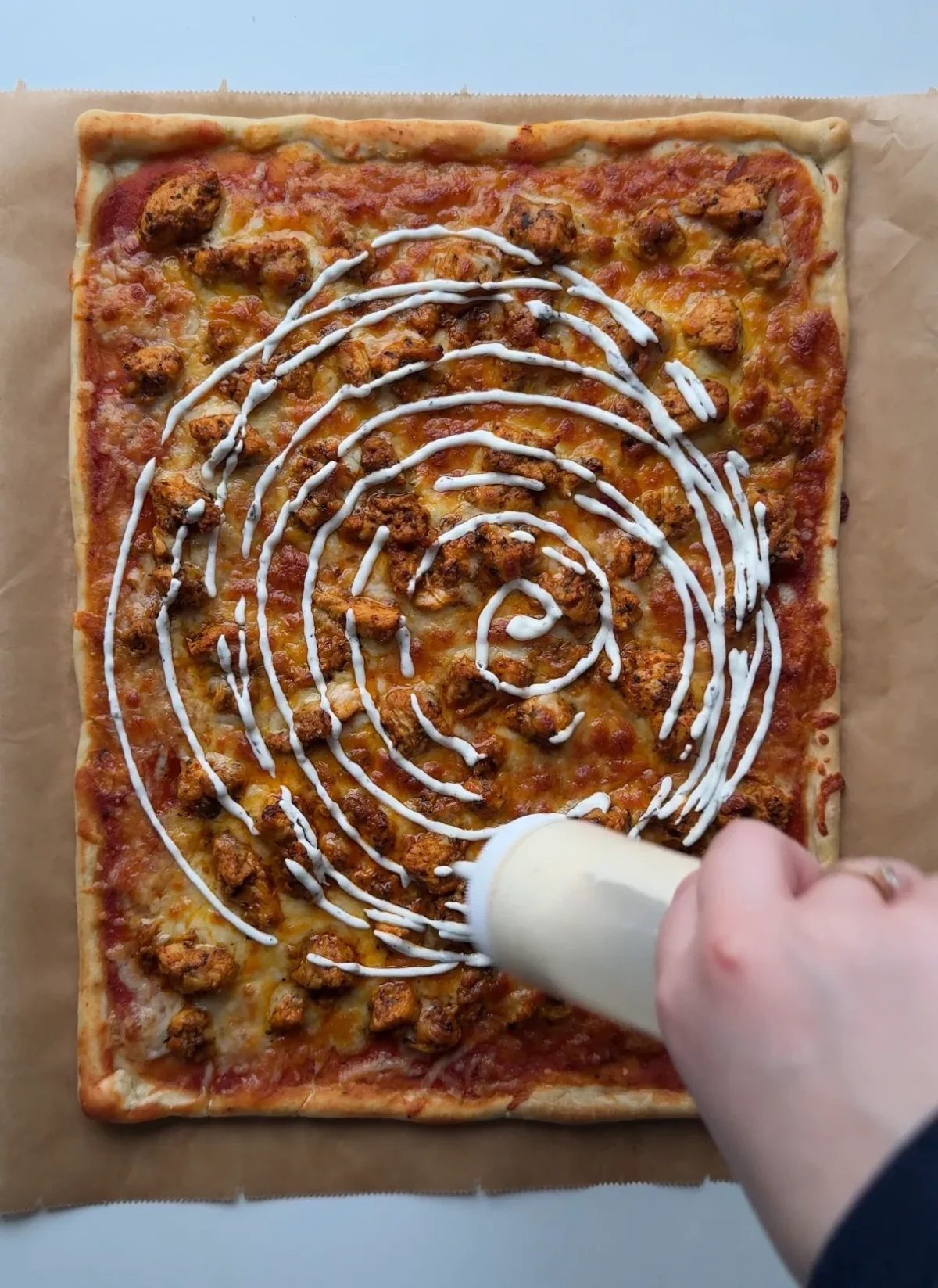 Döner Pizza with Yogurt Sauce