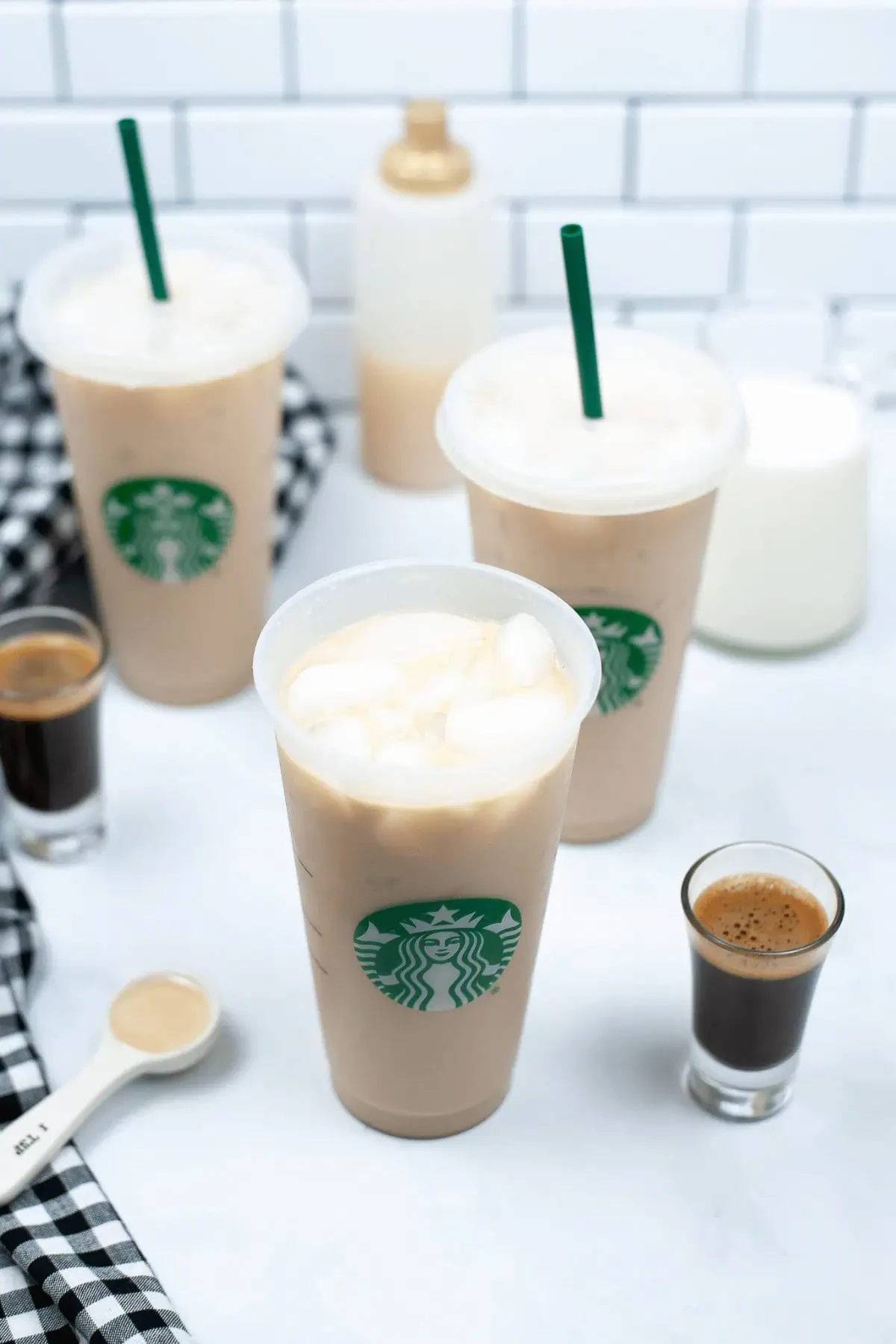 Iced White Chocolate Mocha (Starbucks Copycat)